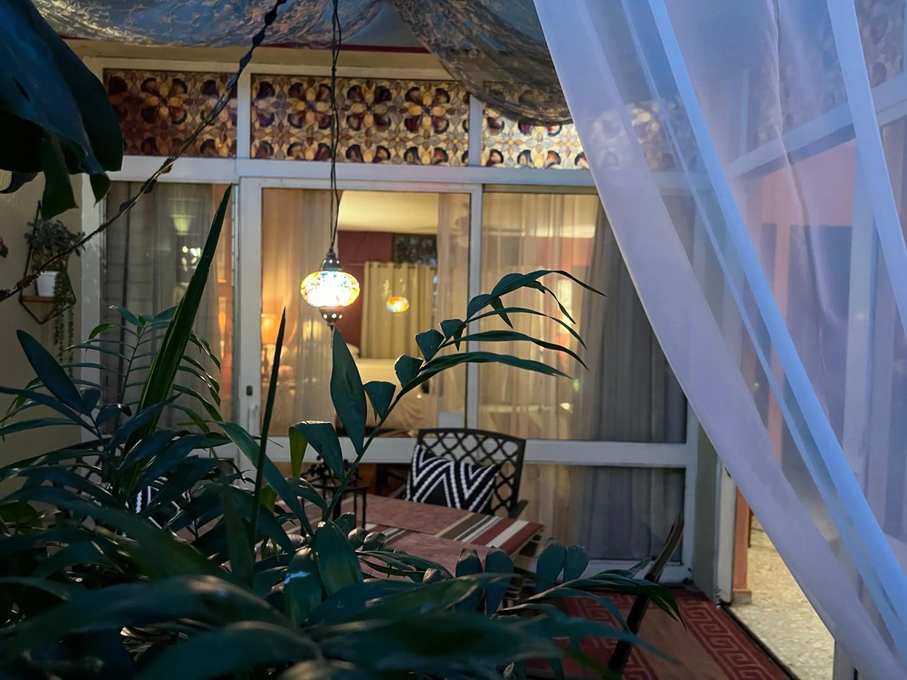 Garden in Dickinson Guest House, Guadalajara Expo