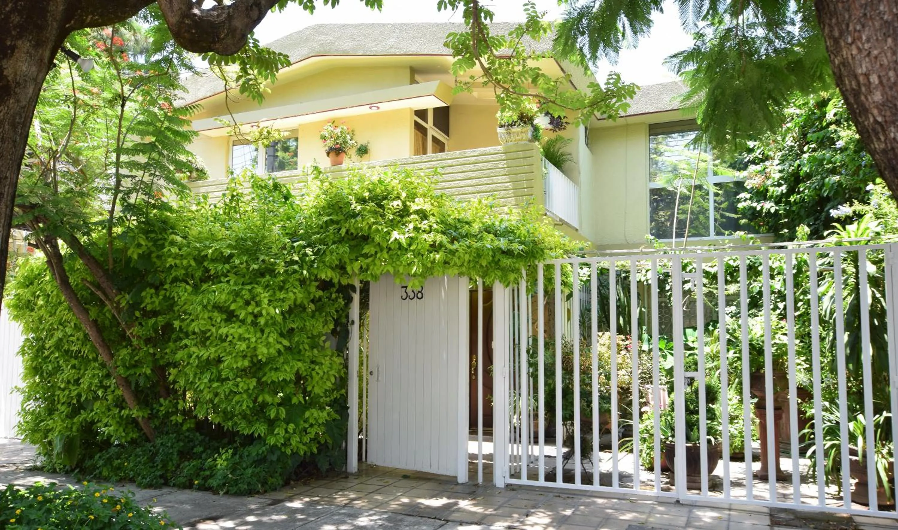 Property building in Dickinson Guest House, Guadalajara Expo