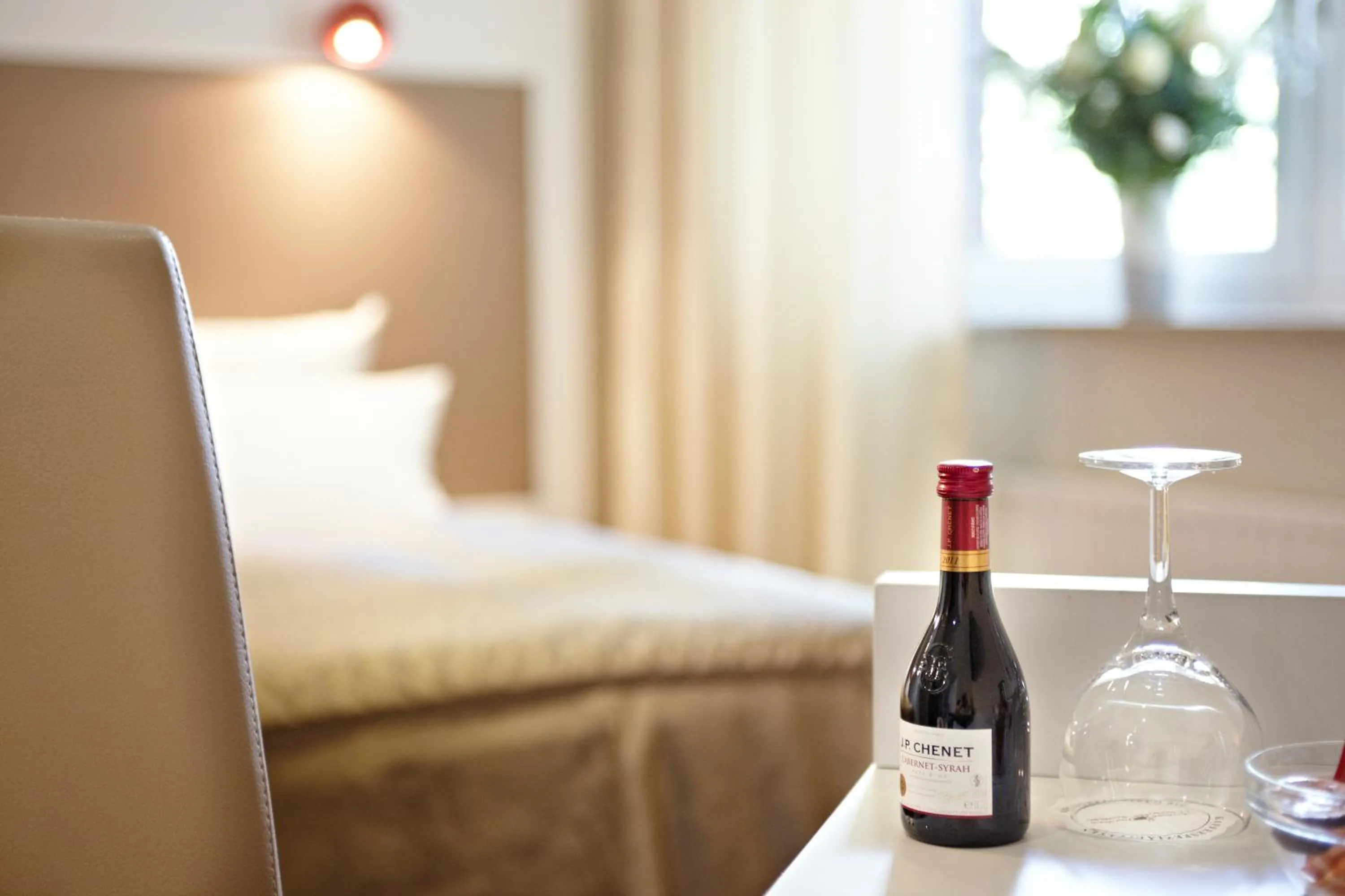 Bed in Hotel Domicil Hamburg by Golden Tulip