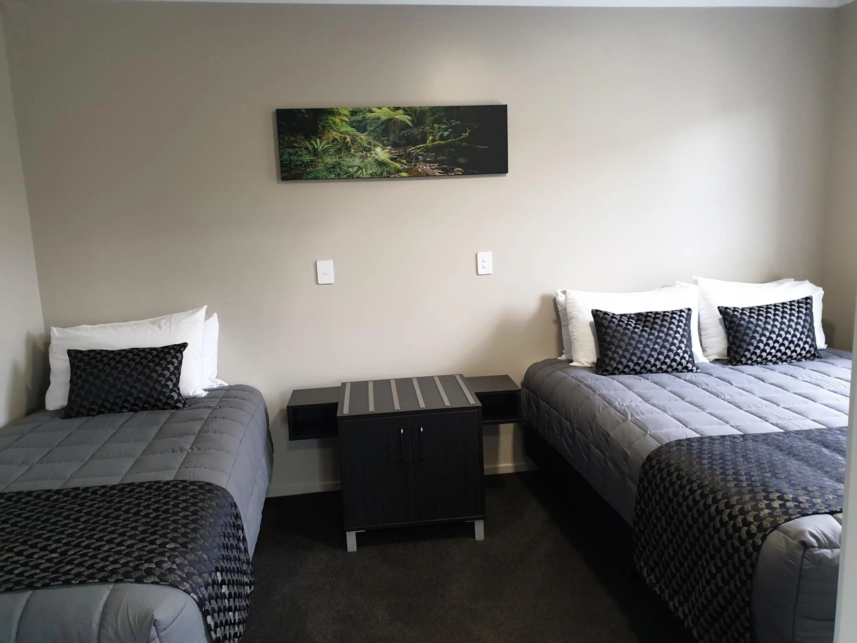 Bed in Lakeside Motel & Apartments