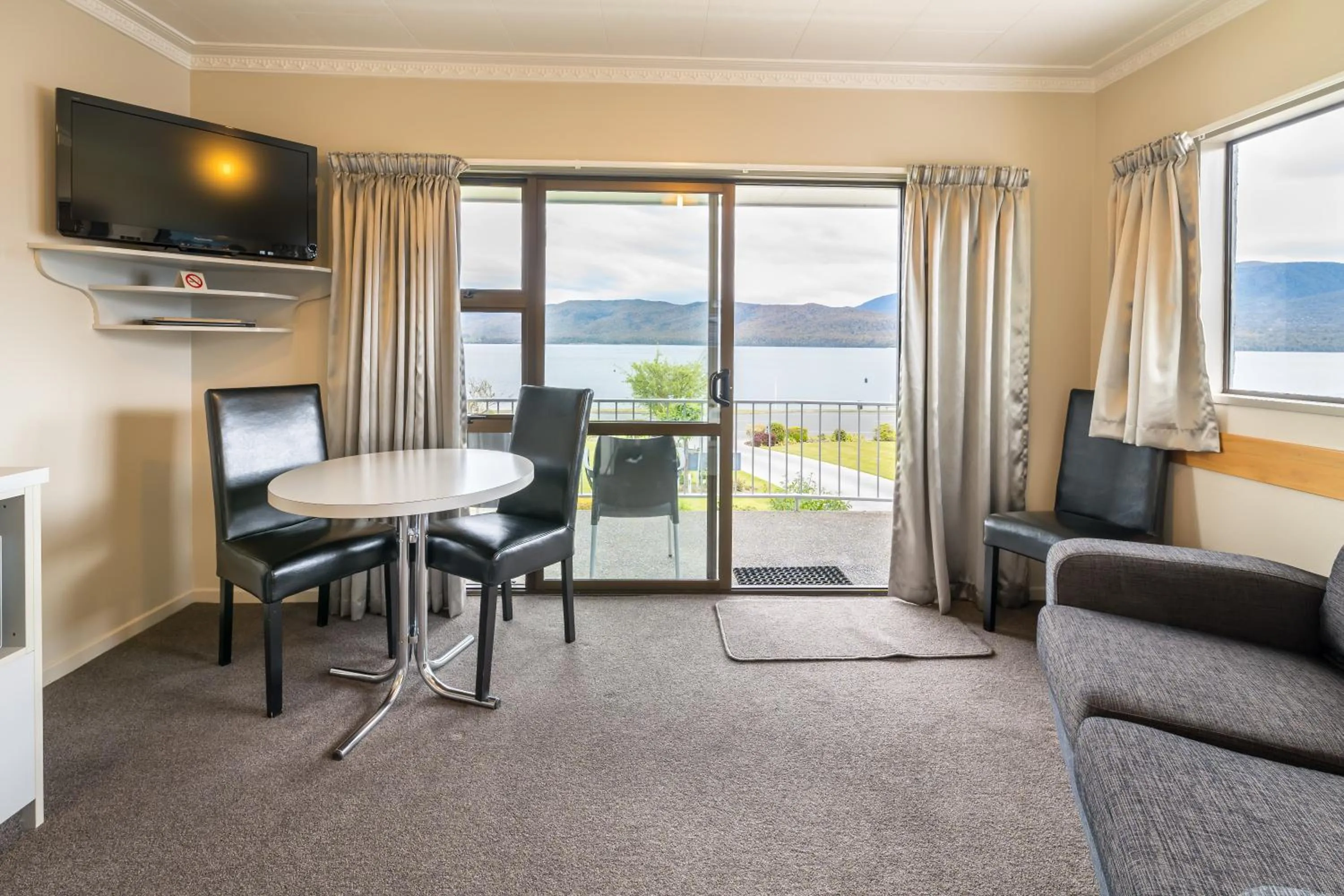 Lakeside Motel & Apartments