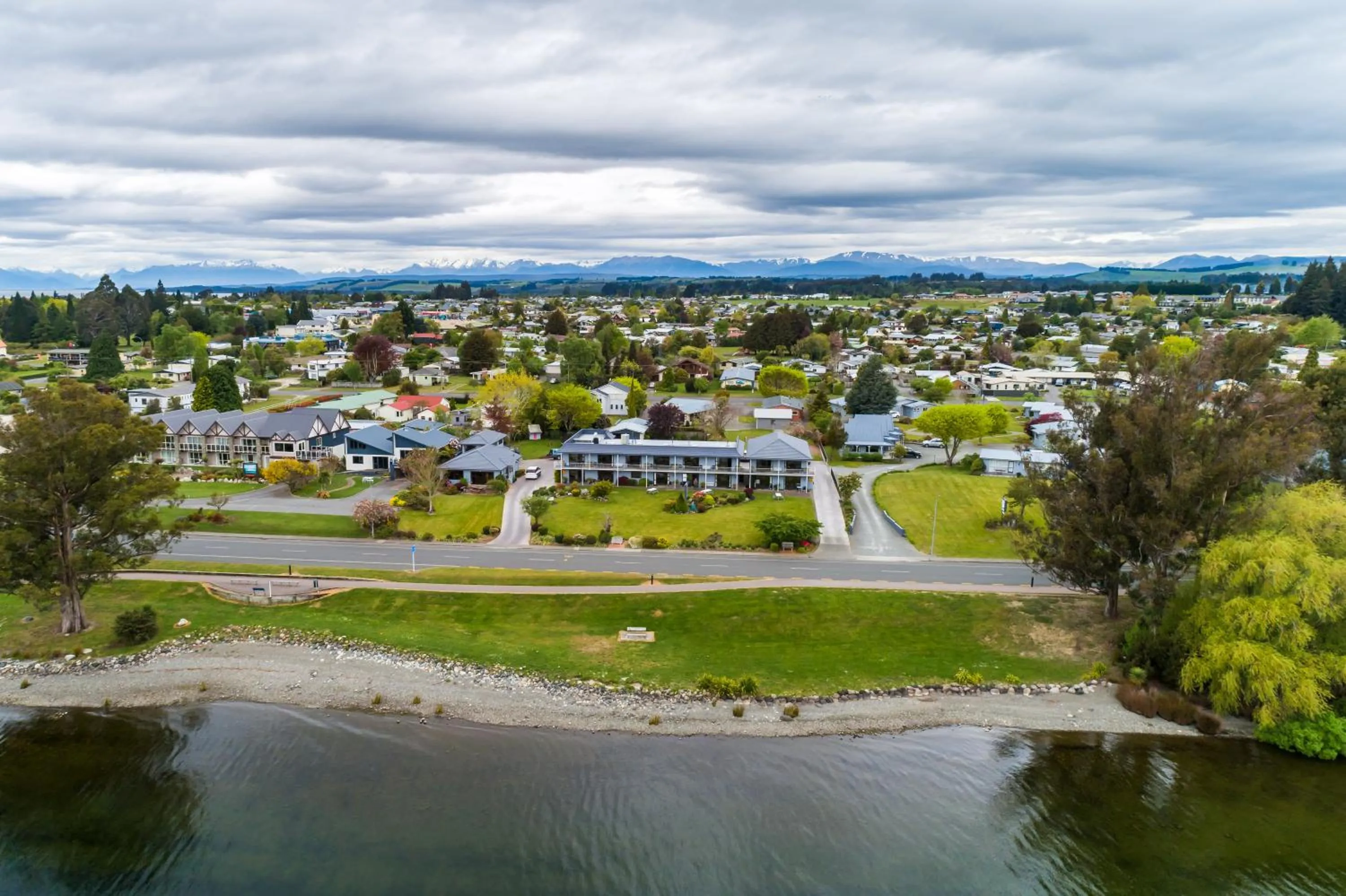 Lakeside Motel & Apartments