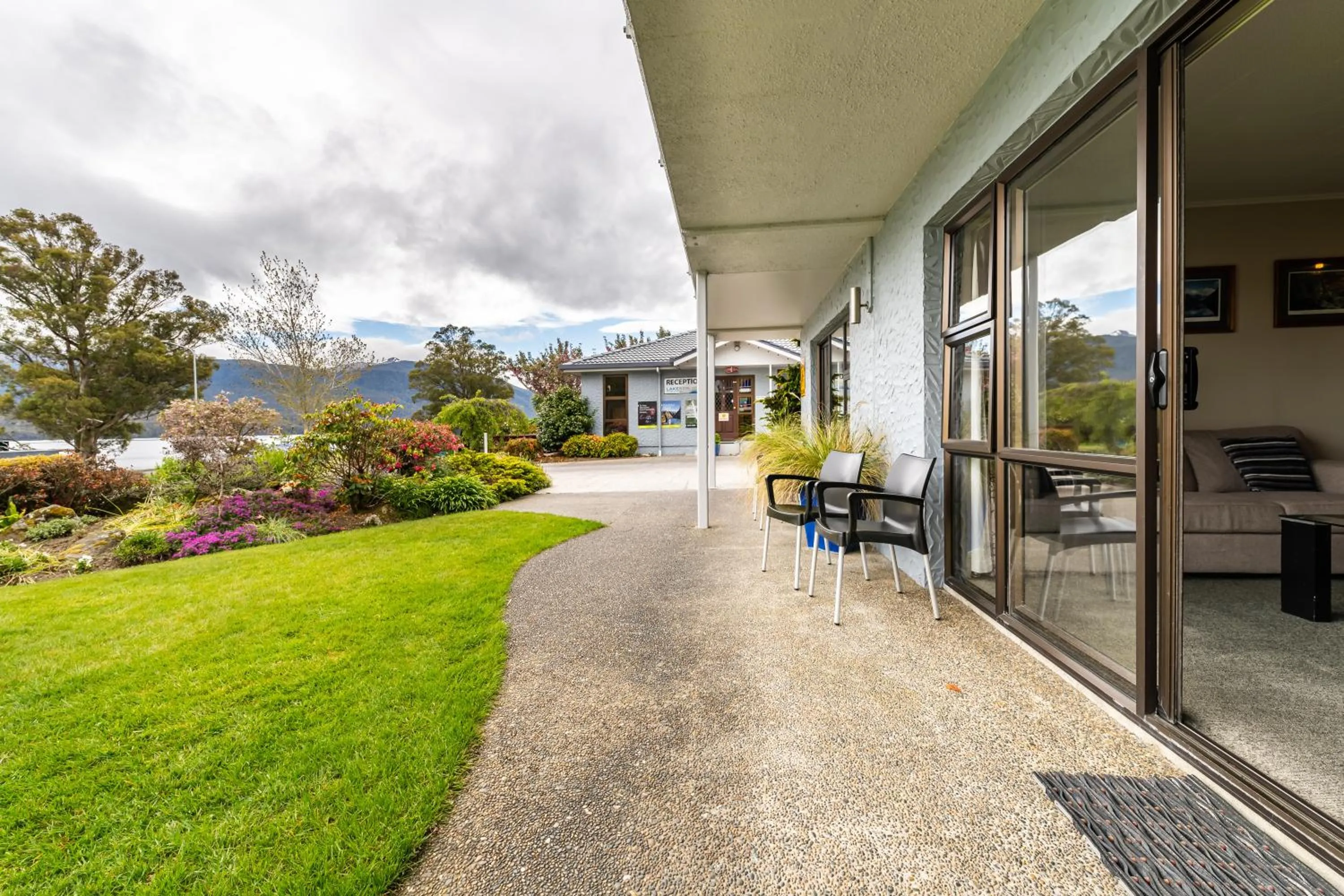 Lakeside Motel & Apartments