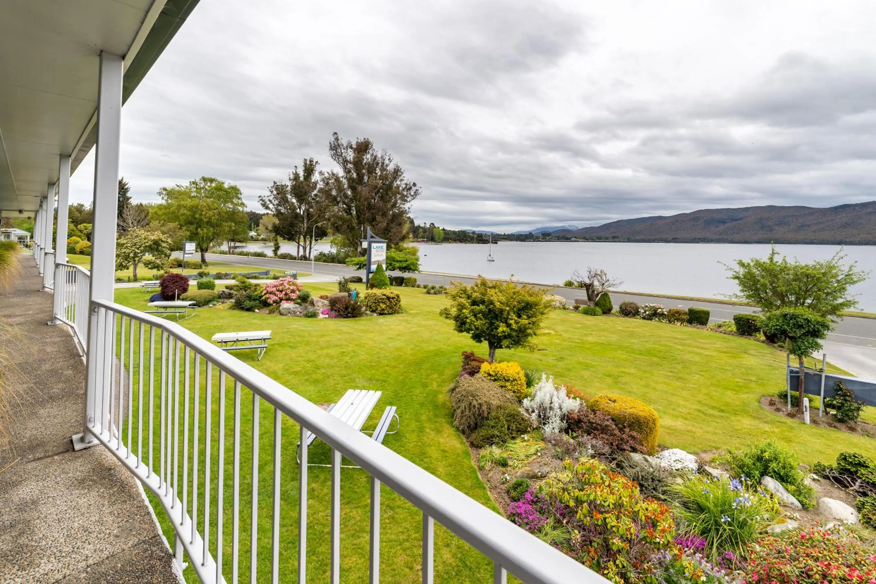 Lakeside Motel & Apartments