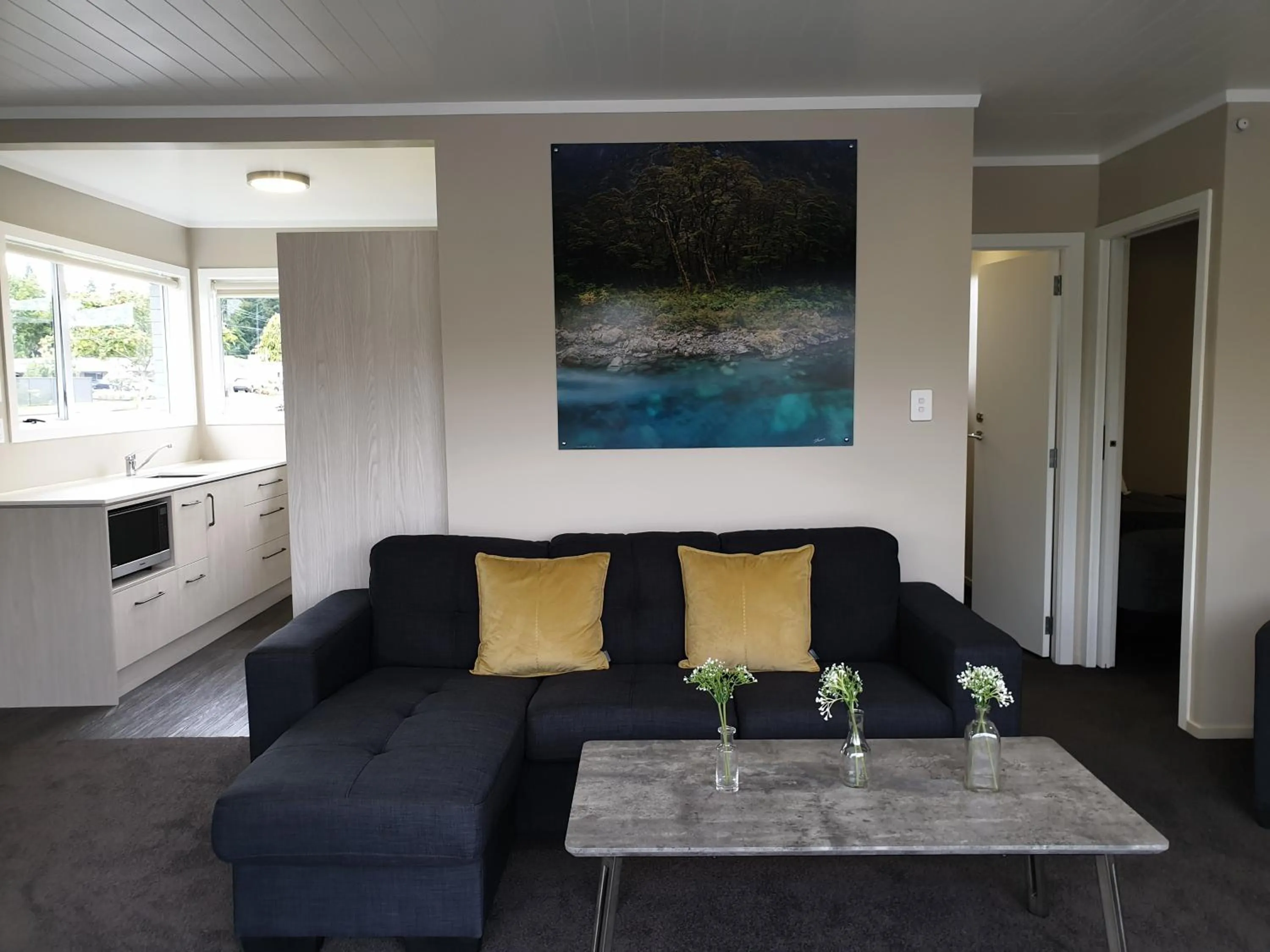 Lakeside Motel & Apartments