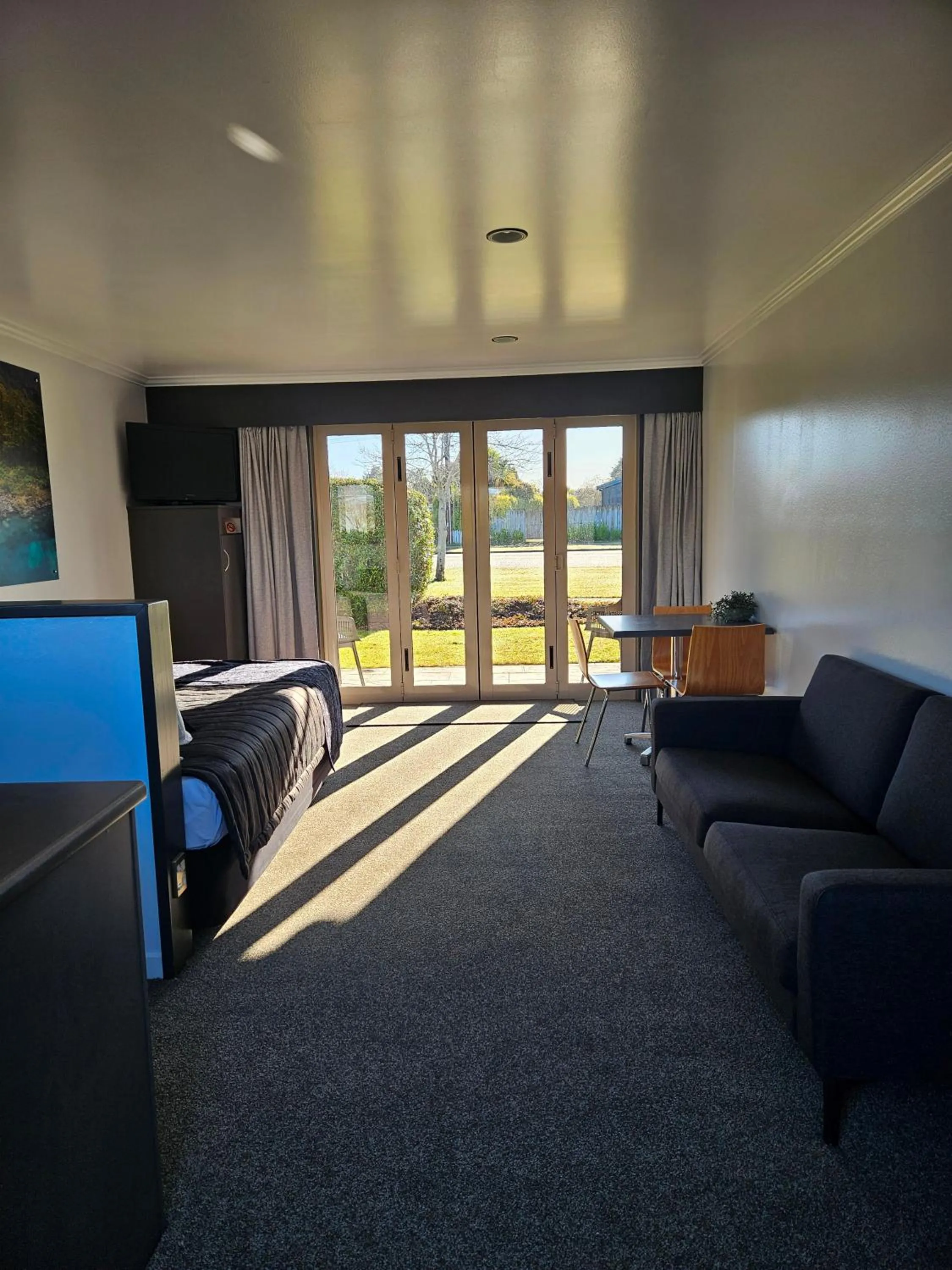 Lakeside Motel & Apartments