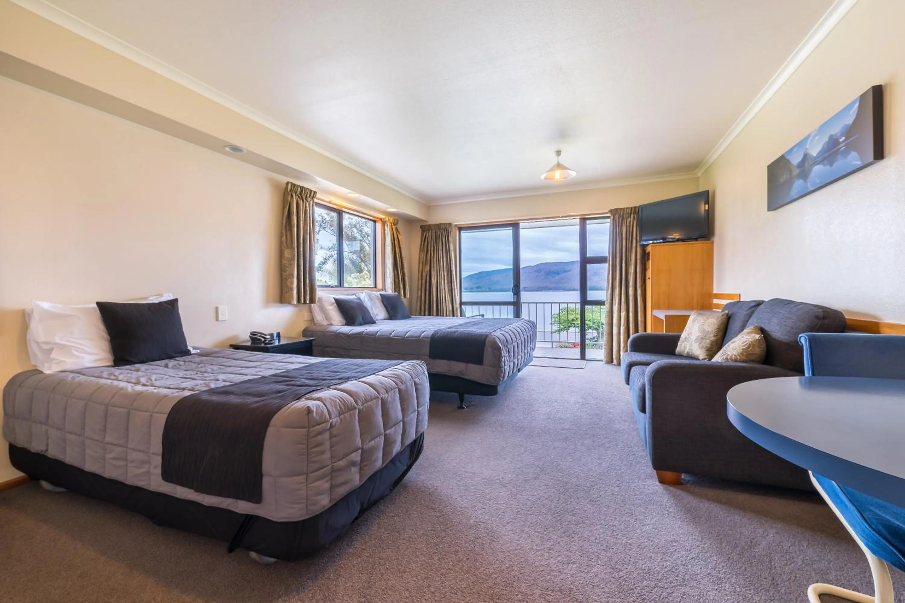 Bed in Lakeside Motel & Apartments