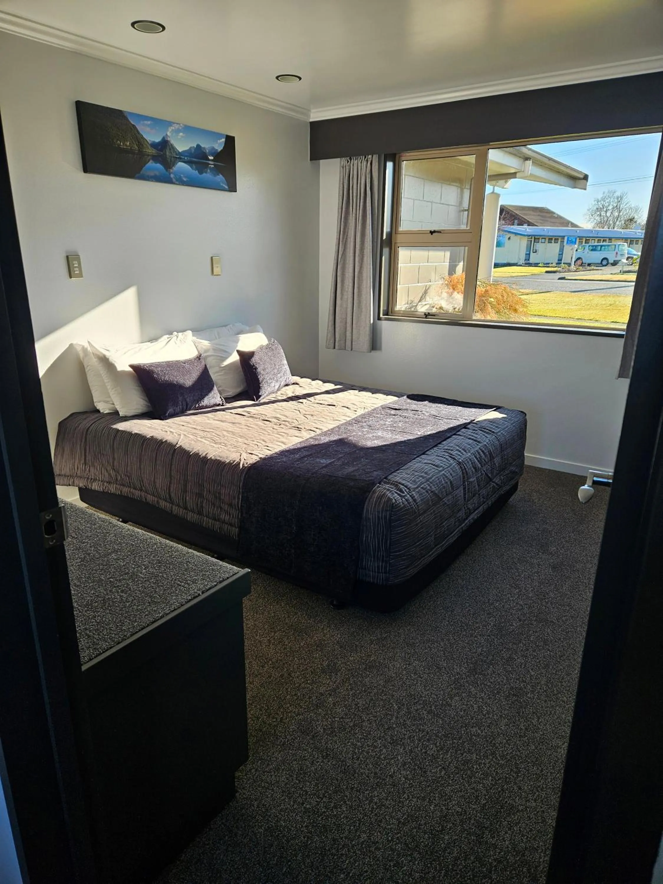 Bed in Lakeside Motel & Apartments