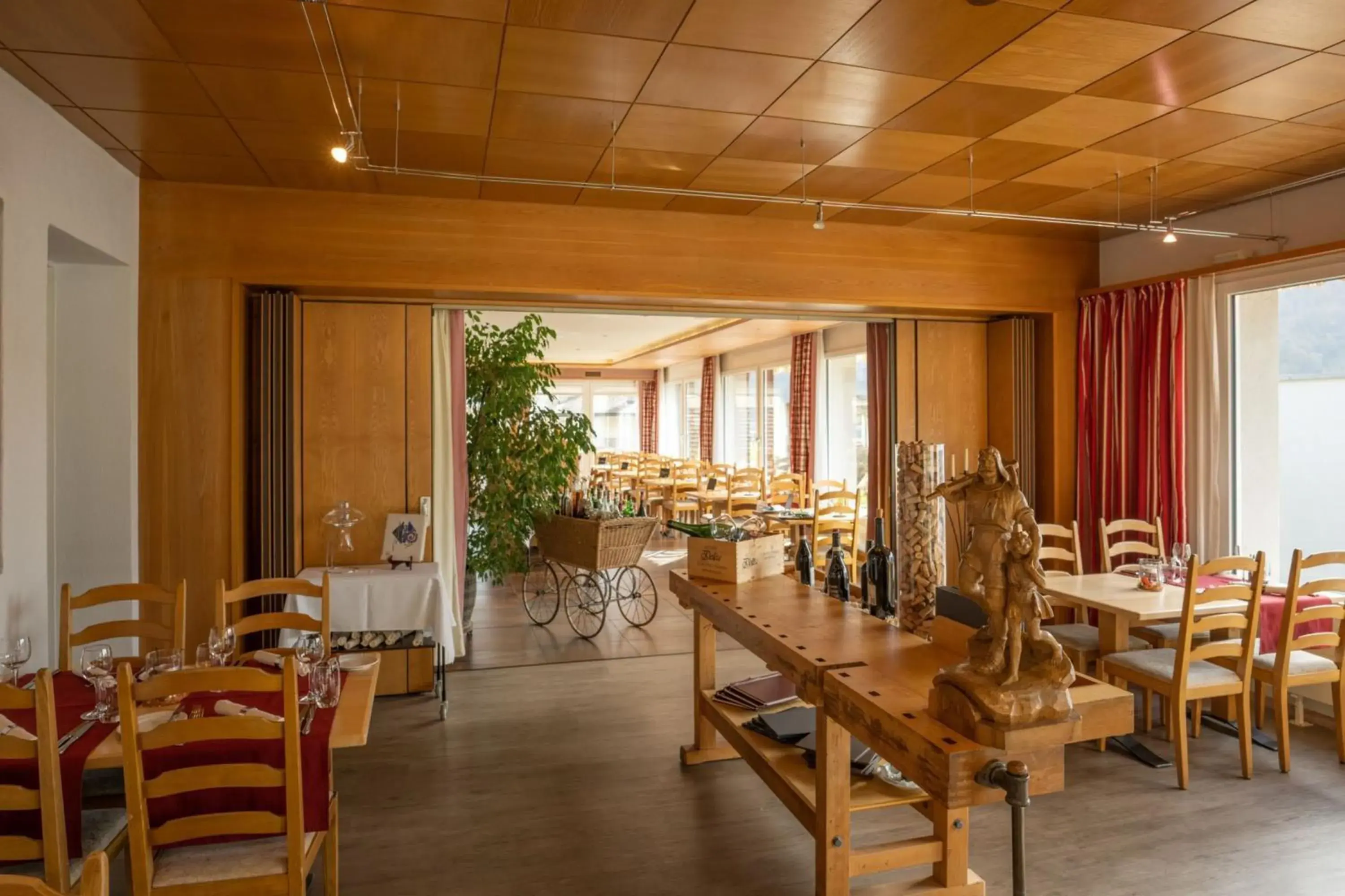 Restaurant/places to eat in Hotel Brienz Restaurant/places to eat in Hotel Brienz