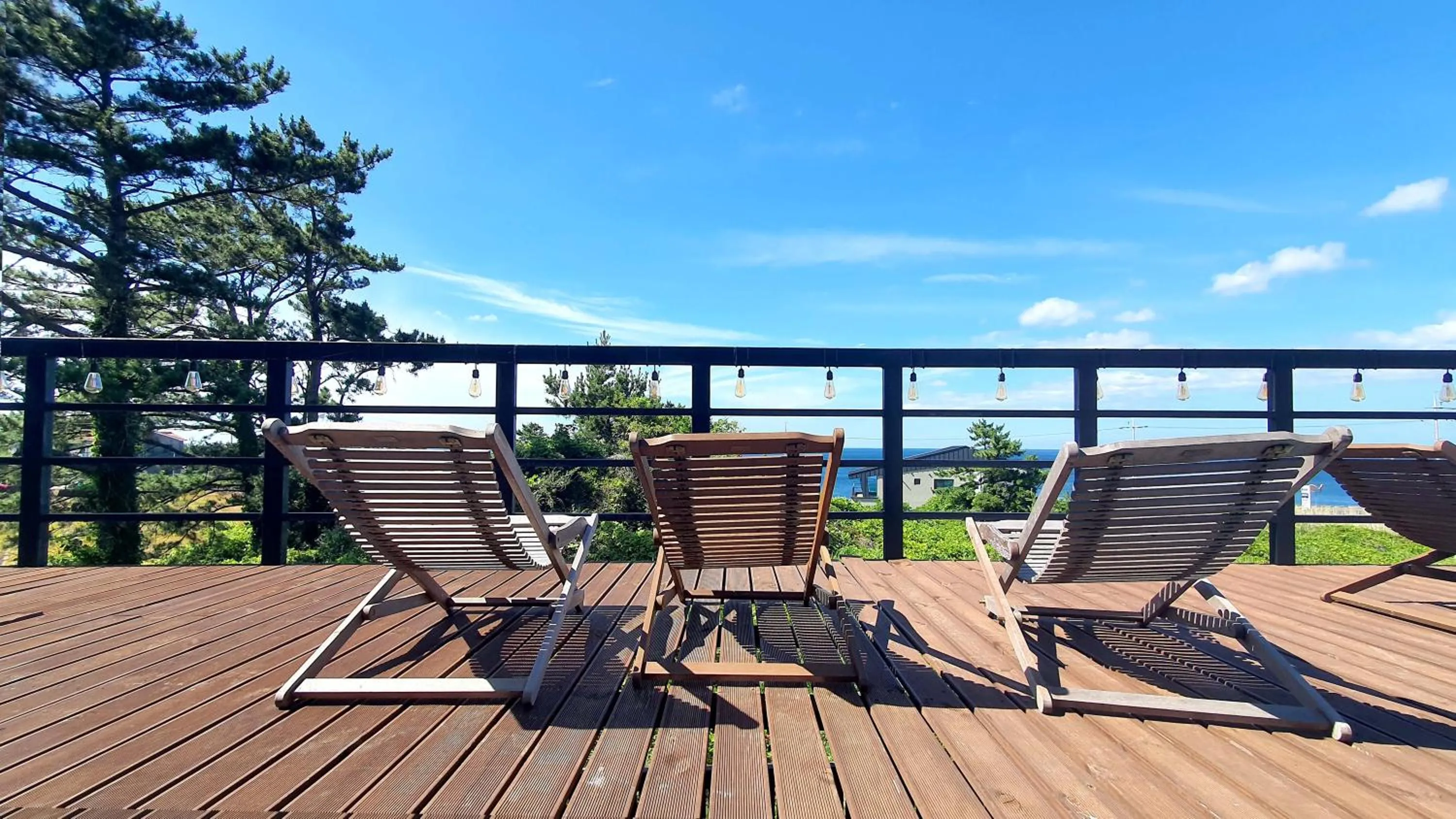 Swimming pool in Sea Cliff Hotel Jeju