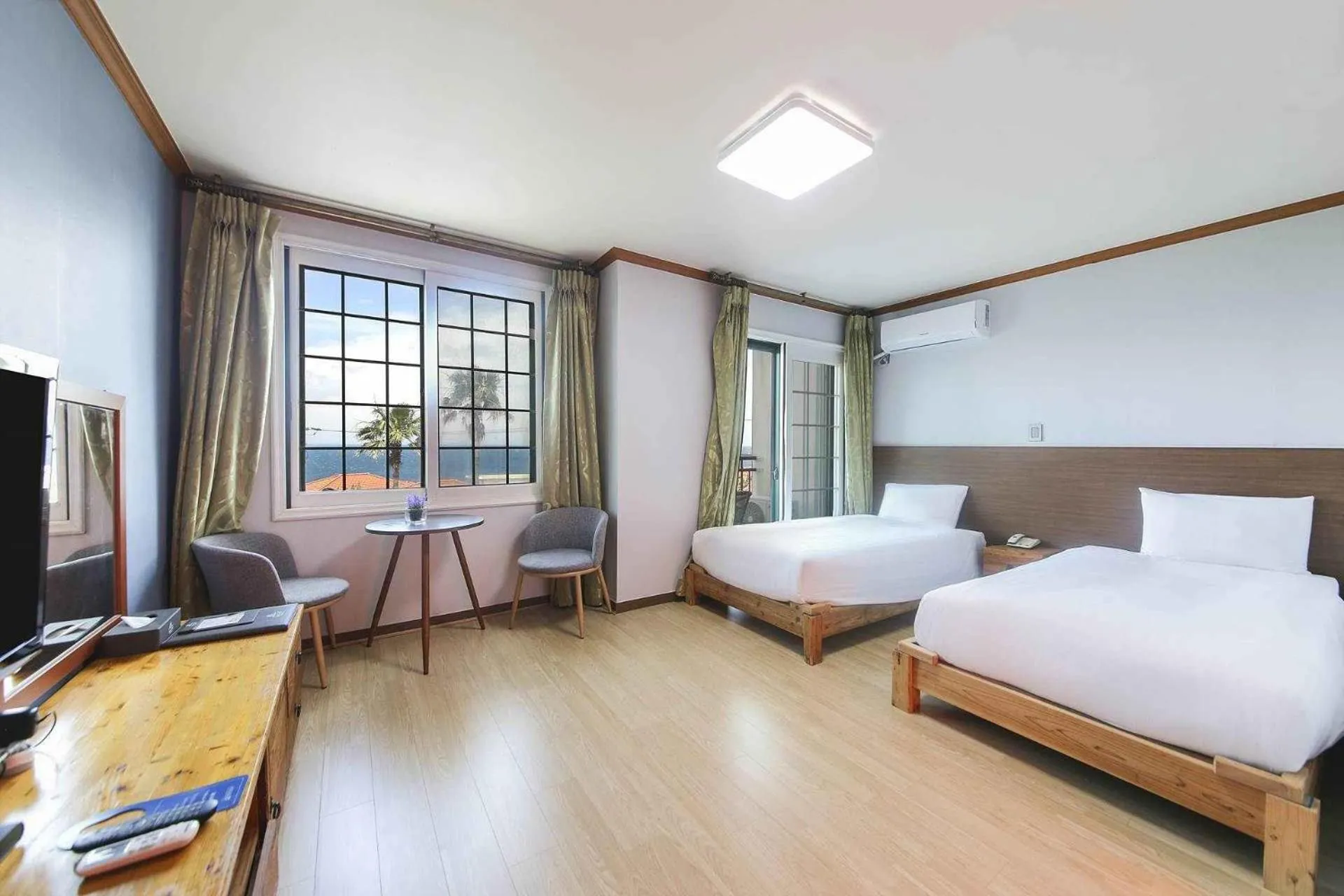 Property building, Bed in Sea Cliff Hotel Jeju