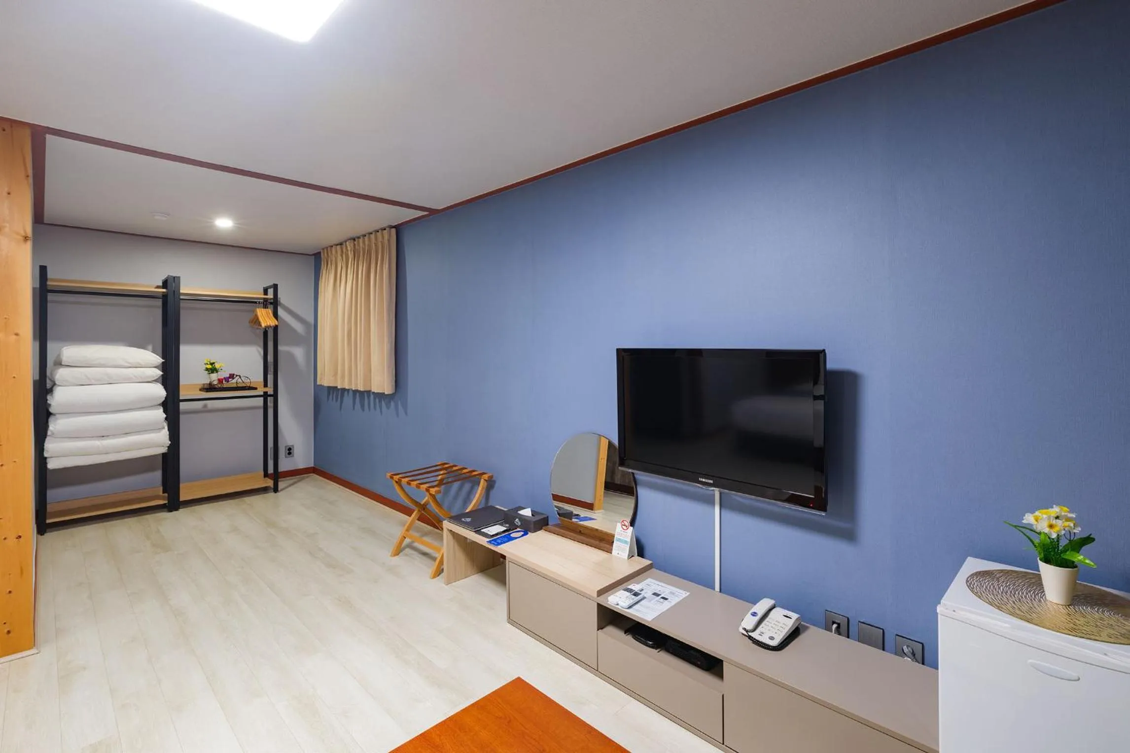 Photo of the whole room in Sea Cliff Hotel Jeju