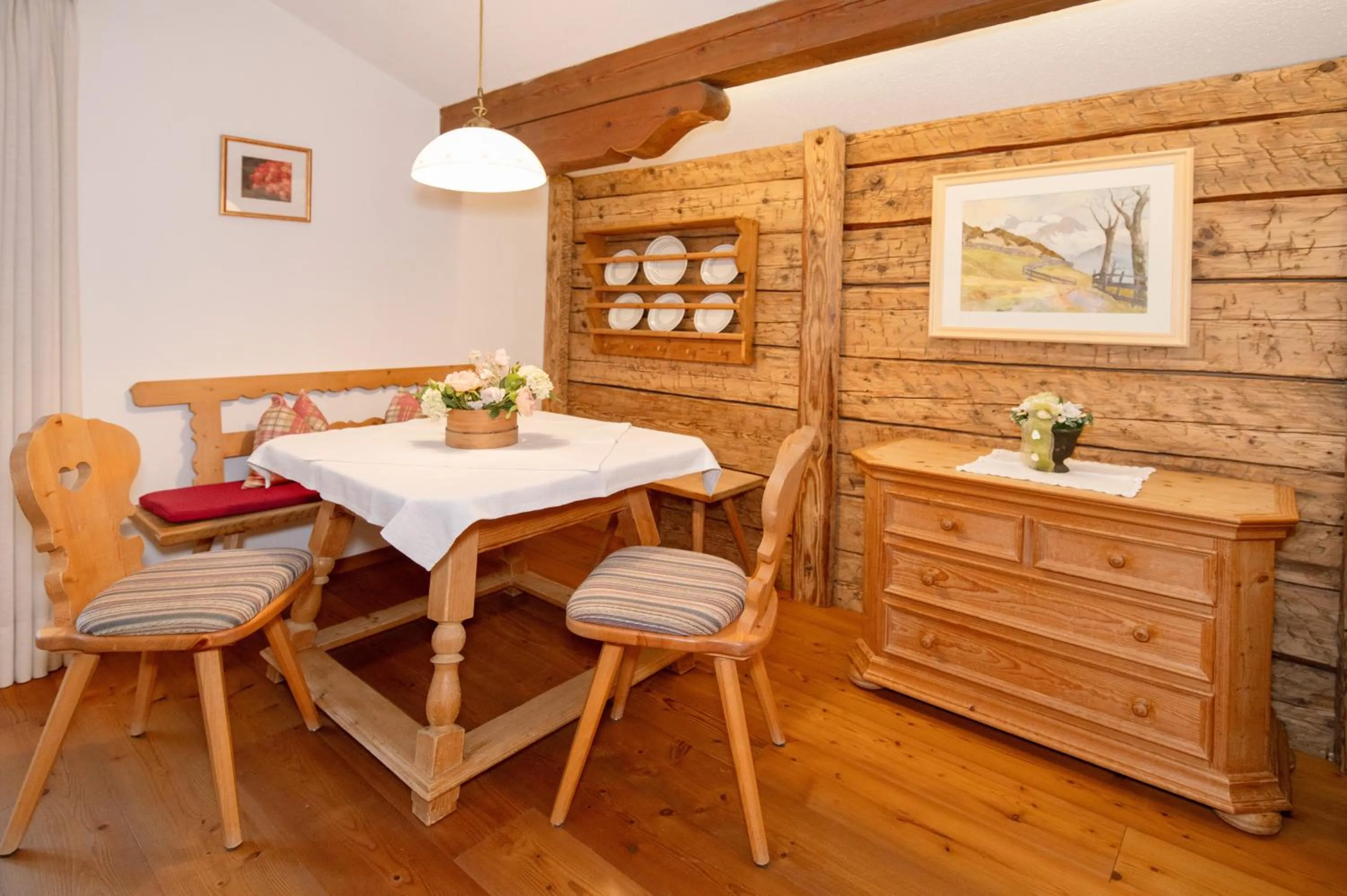 Dining area in Gästehaus Bergstüberl