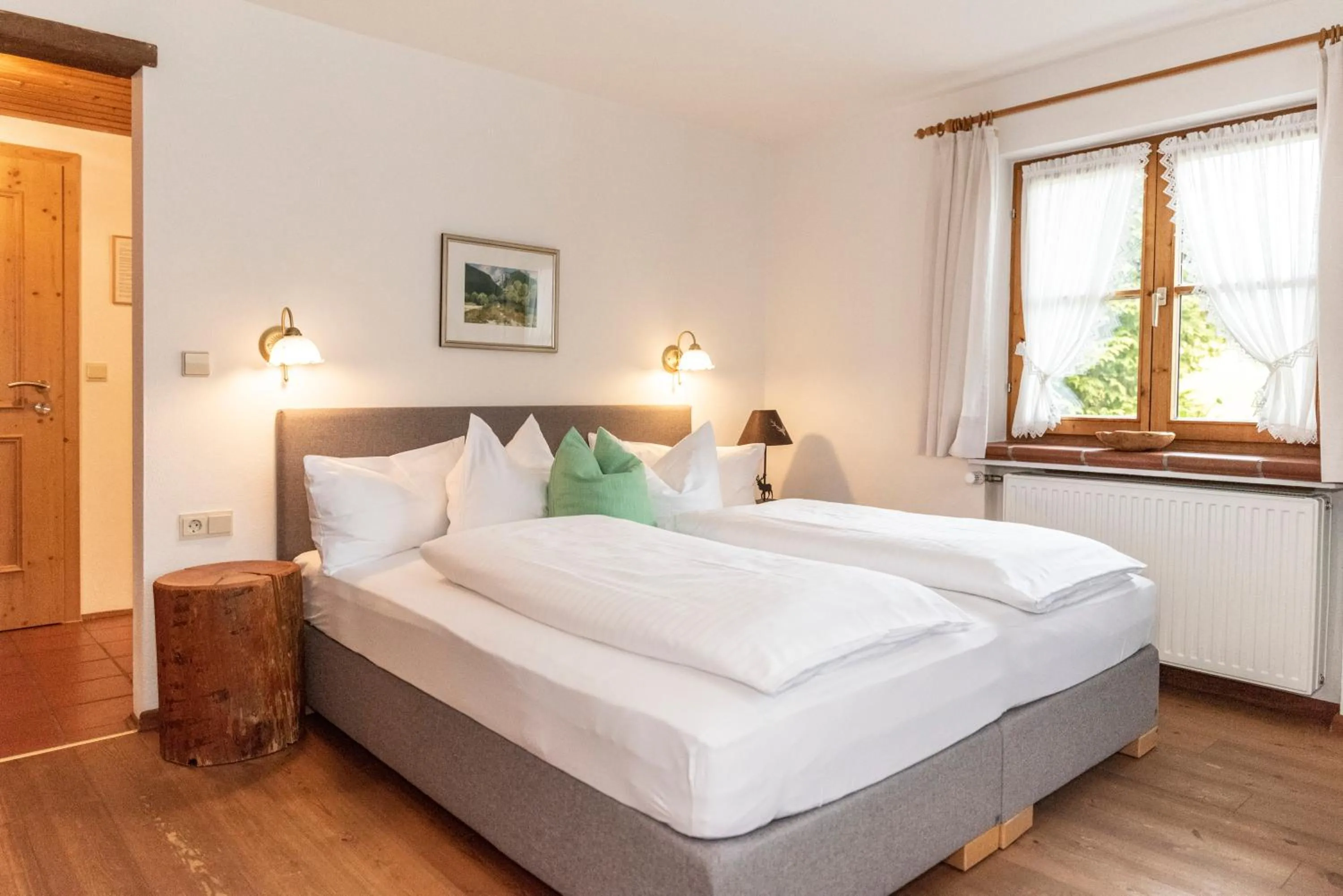 Living room, Bed in Gästehaus Bergstüberl