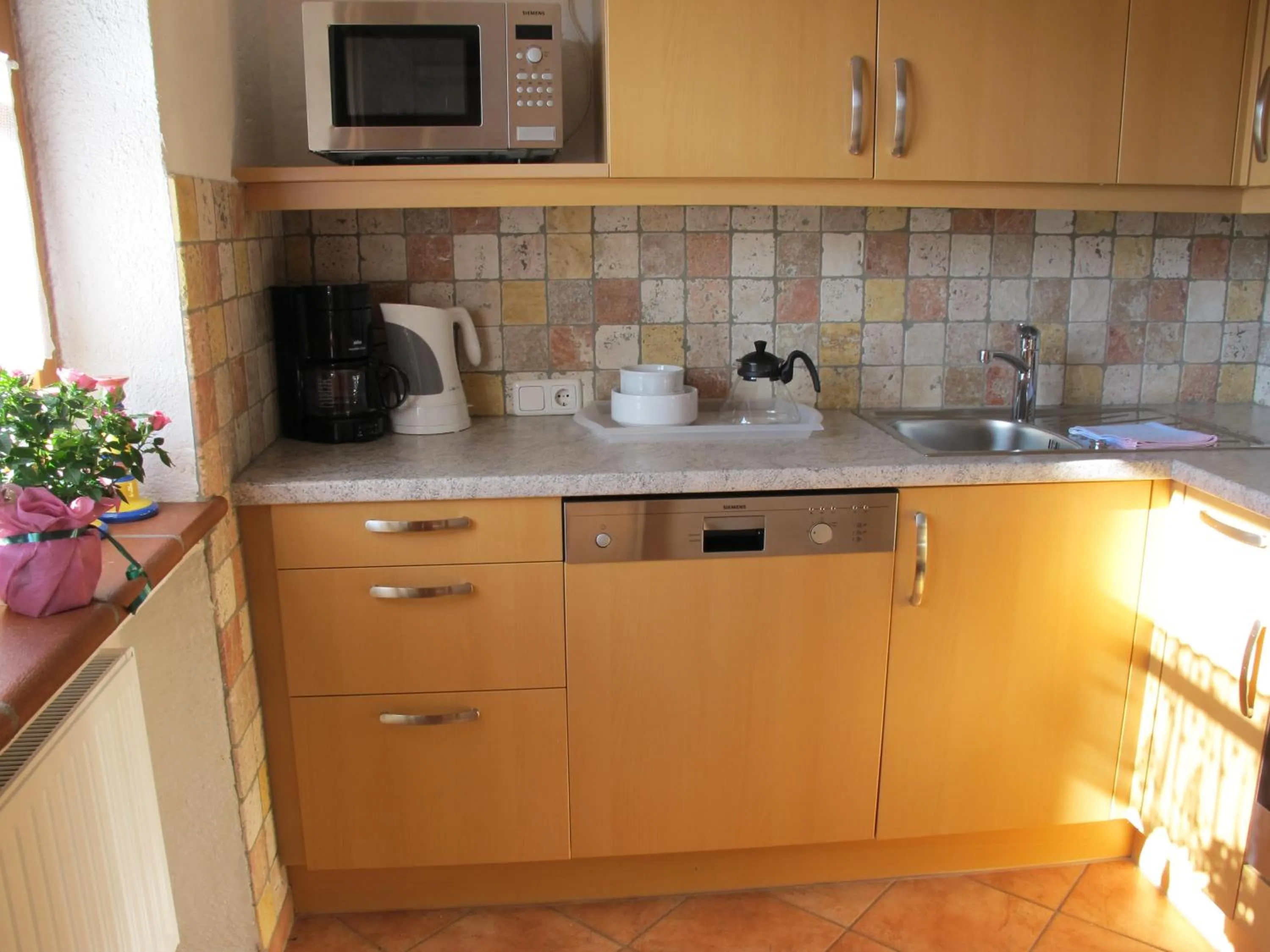 Kitchen or kitchenette in Gästehaus Bergstüberl