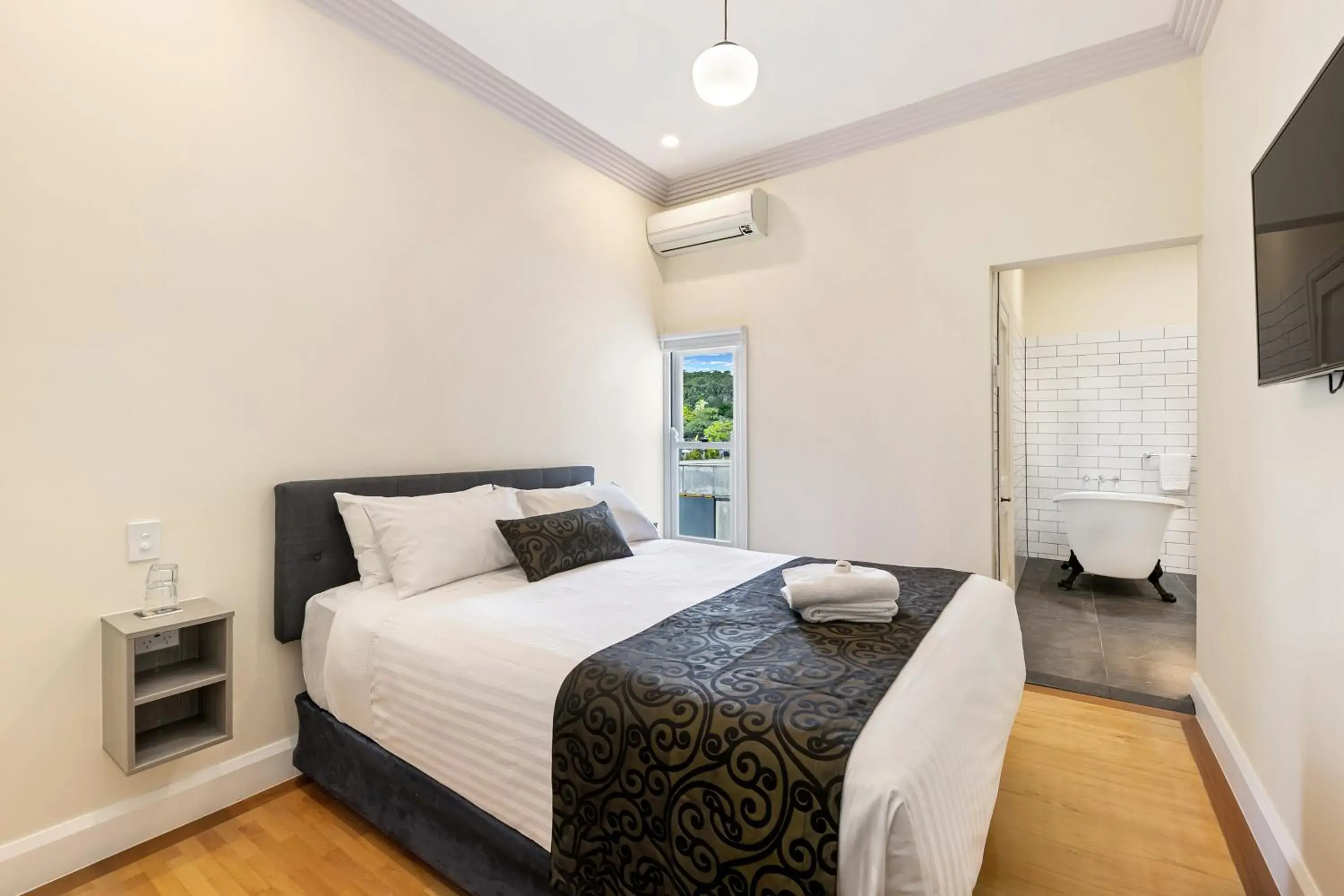 Bedroom, Bed in Canungra Hotel Bedroom, Bed in Canungra Hotel