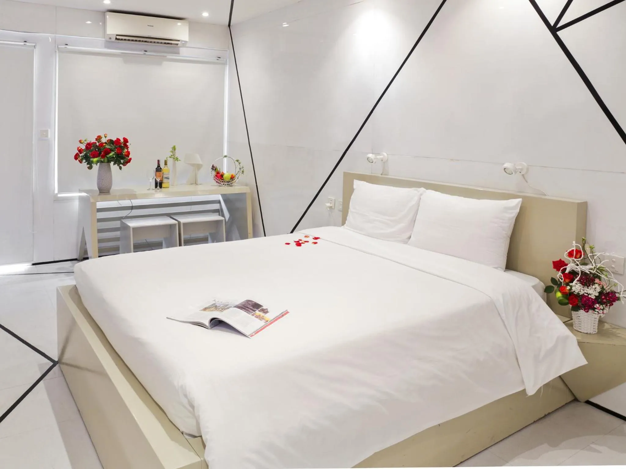 Bedroom, Bed in Thang Long Espana Hotel