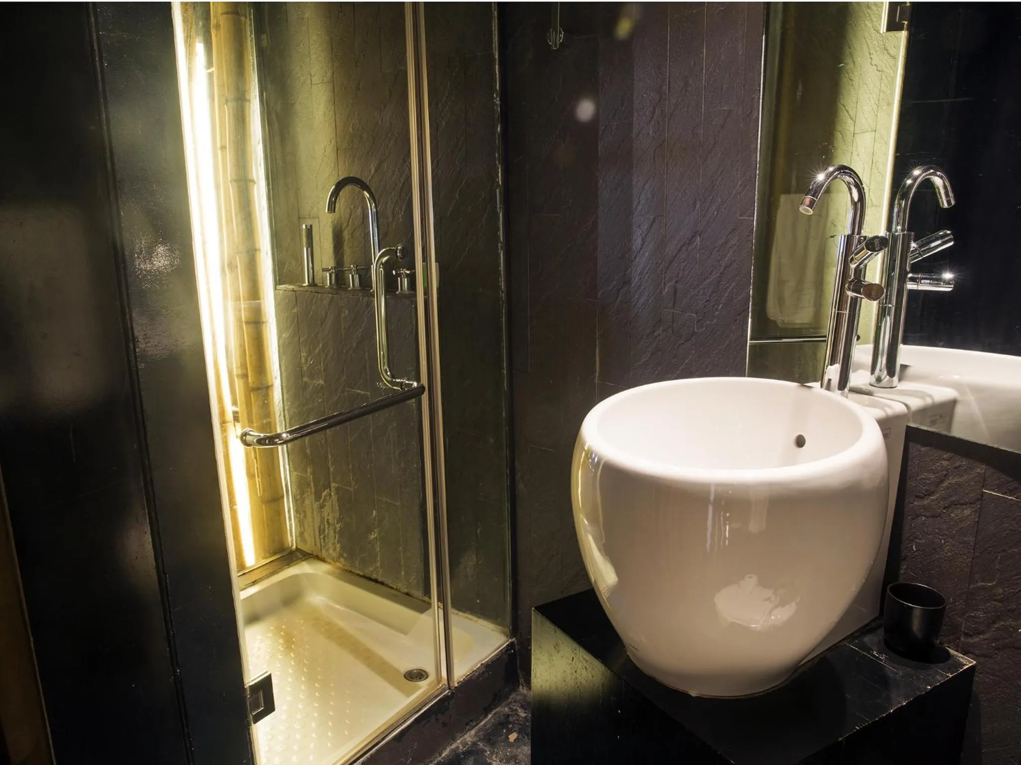 Bathroom in Thang Long Espana Hotel