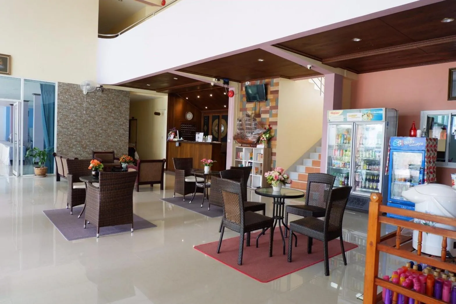 Restaurant/places to eat in Na Chaidej hotel