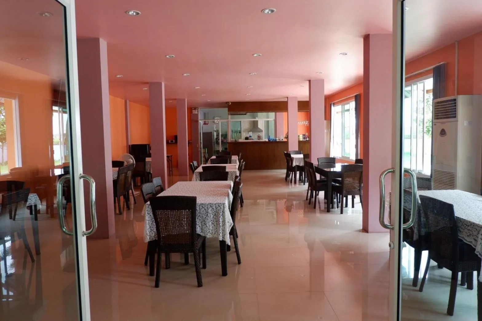 Restaurant/places to eat in Na Chaidej hotel