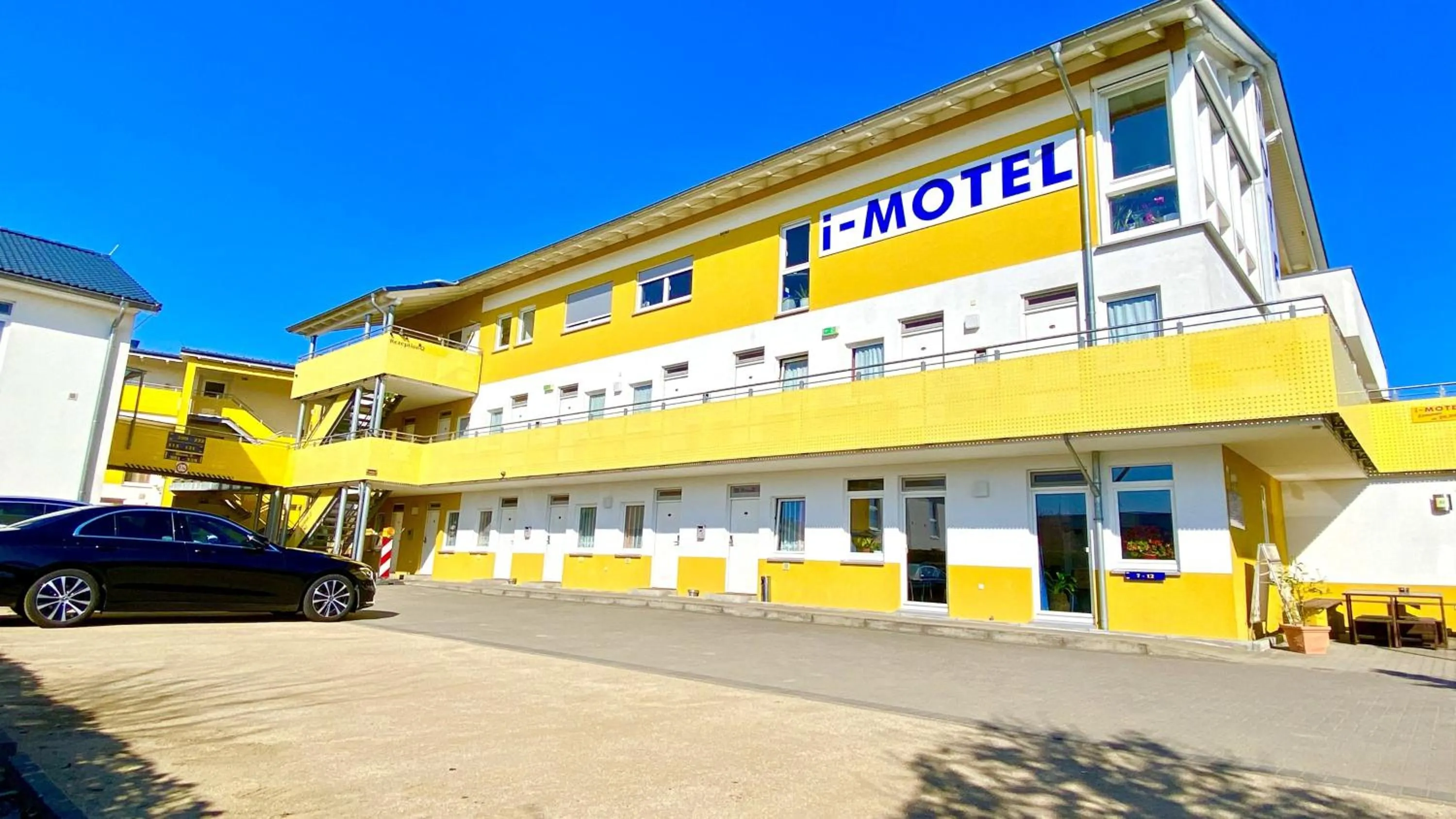 Property building in i-Motel