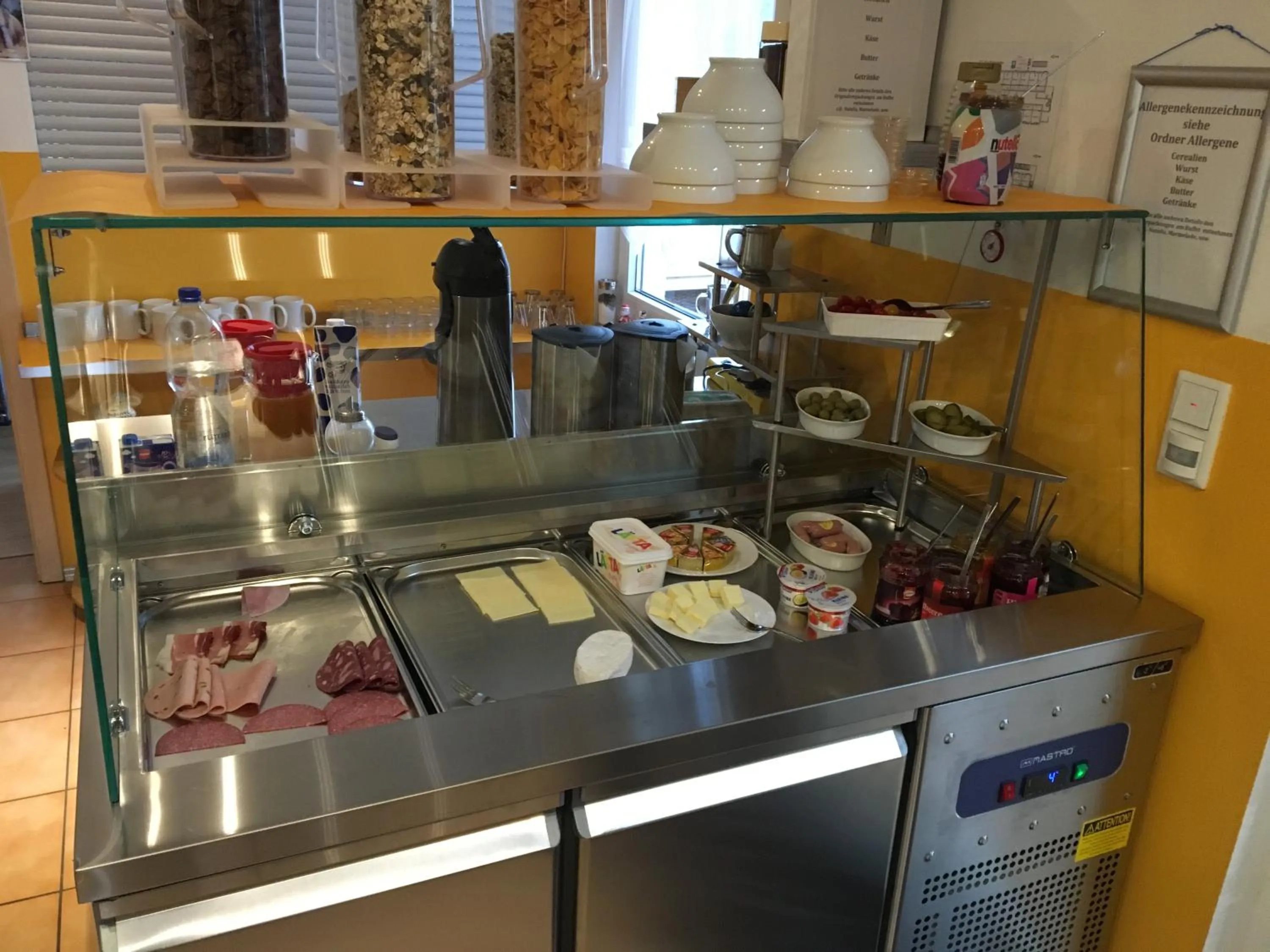 Buffet breakfast in i-Motel