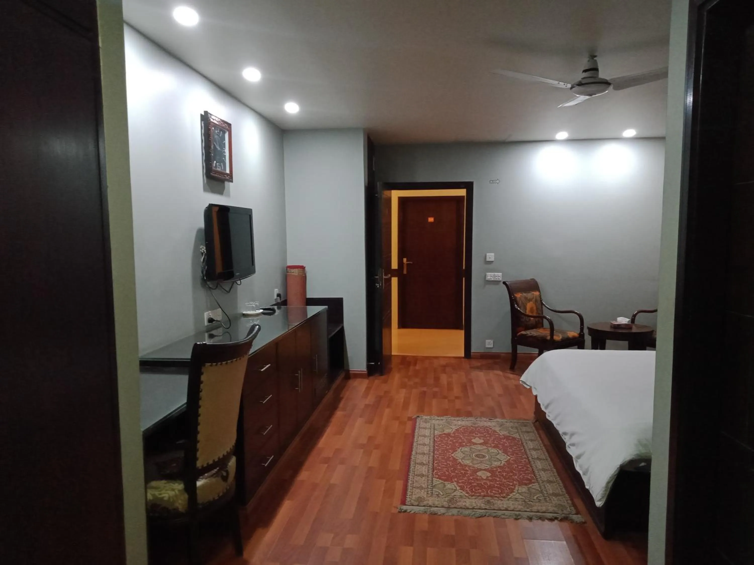Hira Guest House