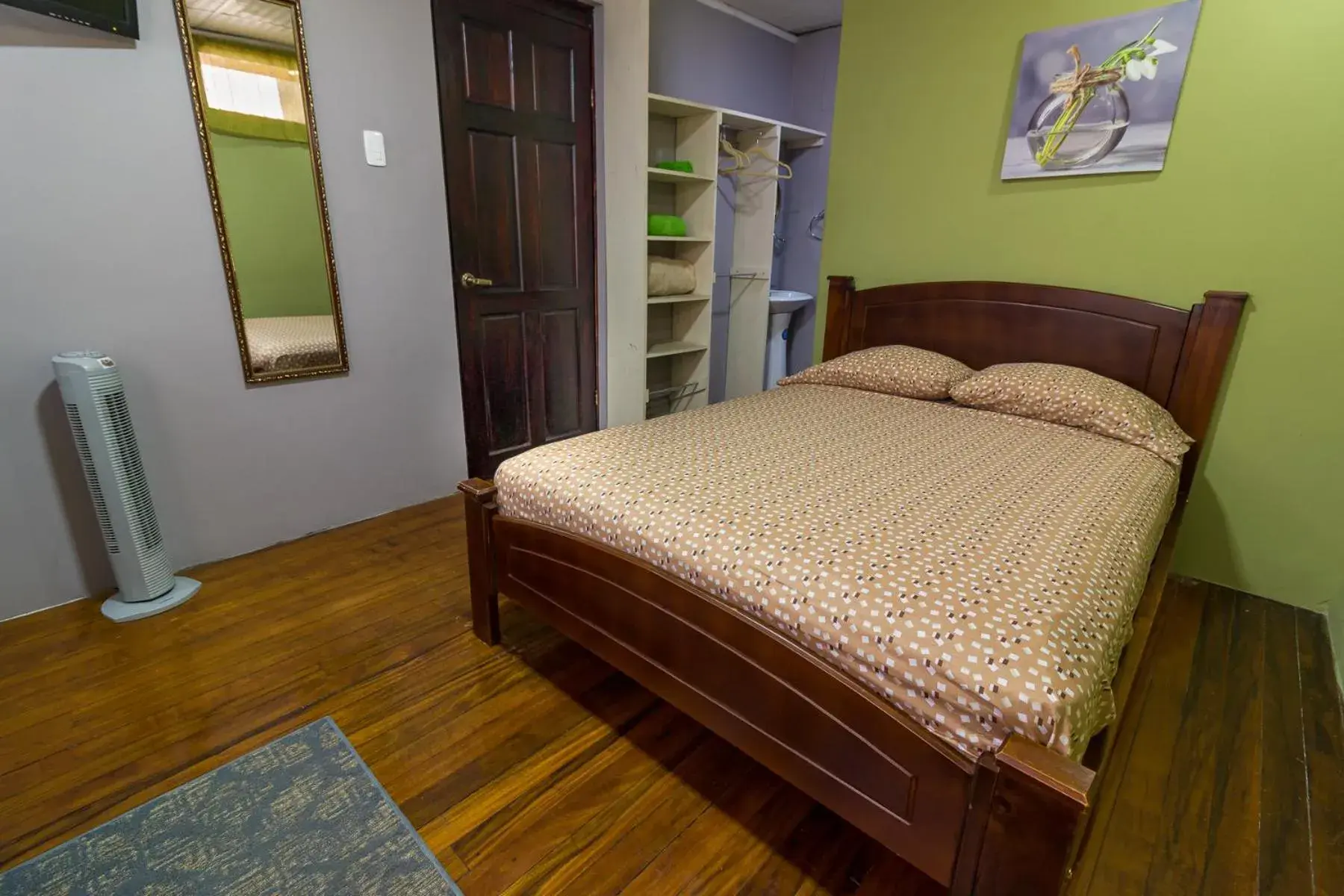 Double Room with Private Bathroom - single occupancy in Delcafetalcr Double Room with Private Bathroom - single occupancy in Delcafetalcr