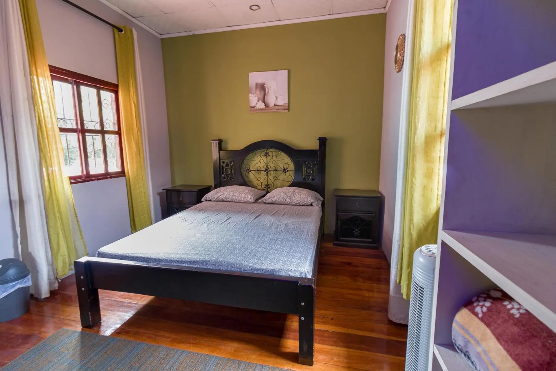 Photo of the whole room, Bed in Delcafetalcr