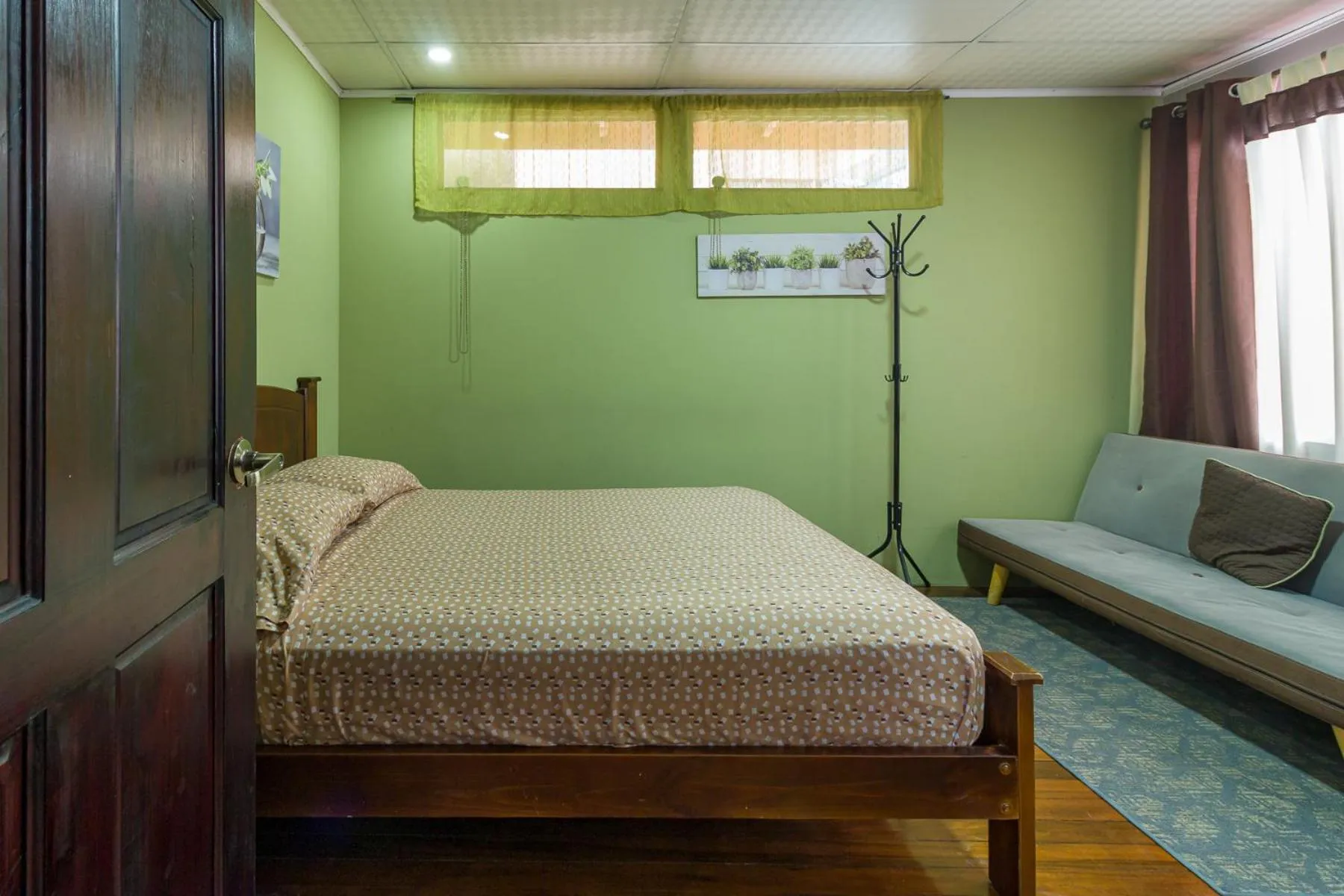 Photo of the whole room, Bed in Delcafetalcr