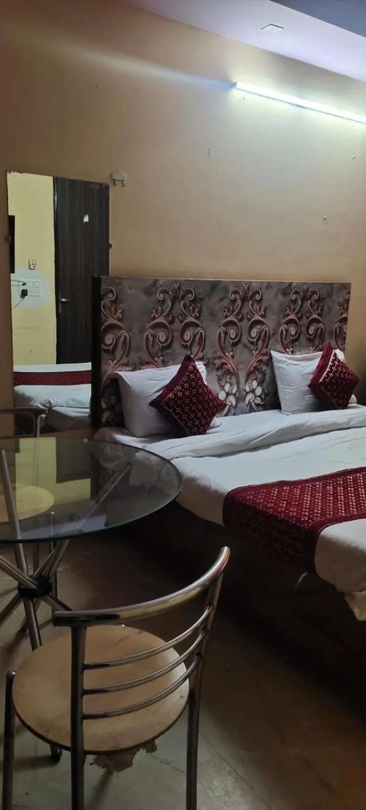 Bed in SSS Group Hotel Dwarka Delhi