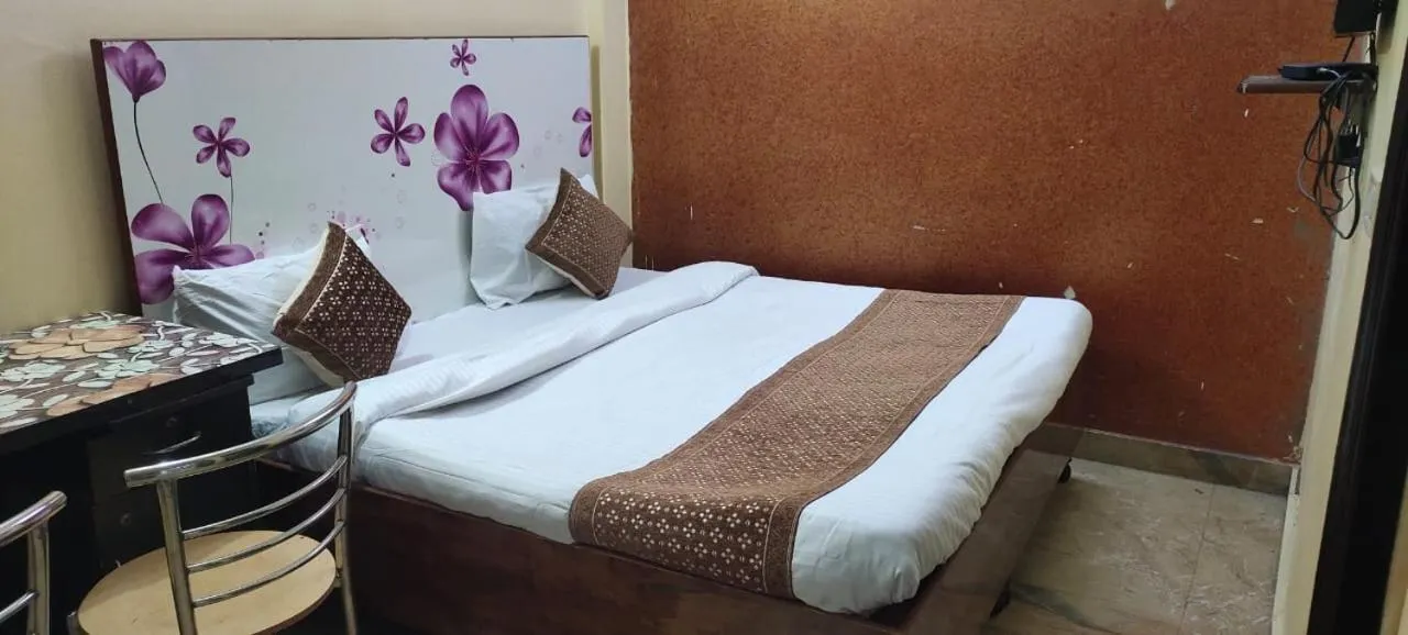 Bed in SSS Group Hotel Dwarka Delhi