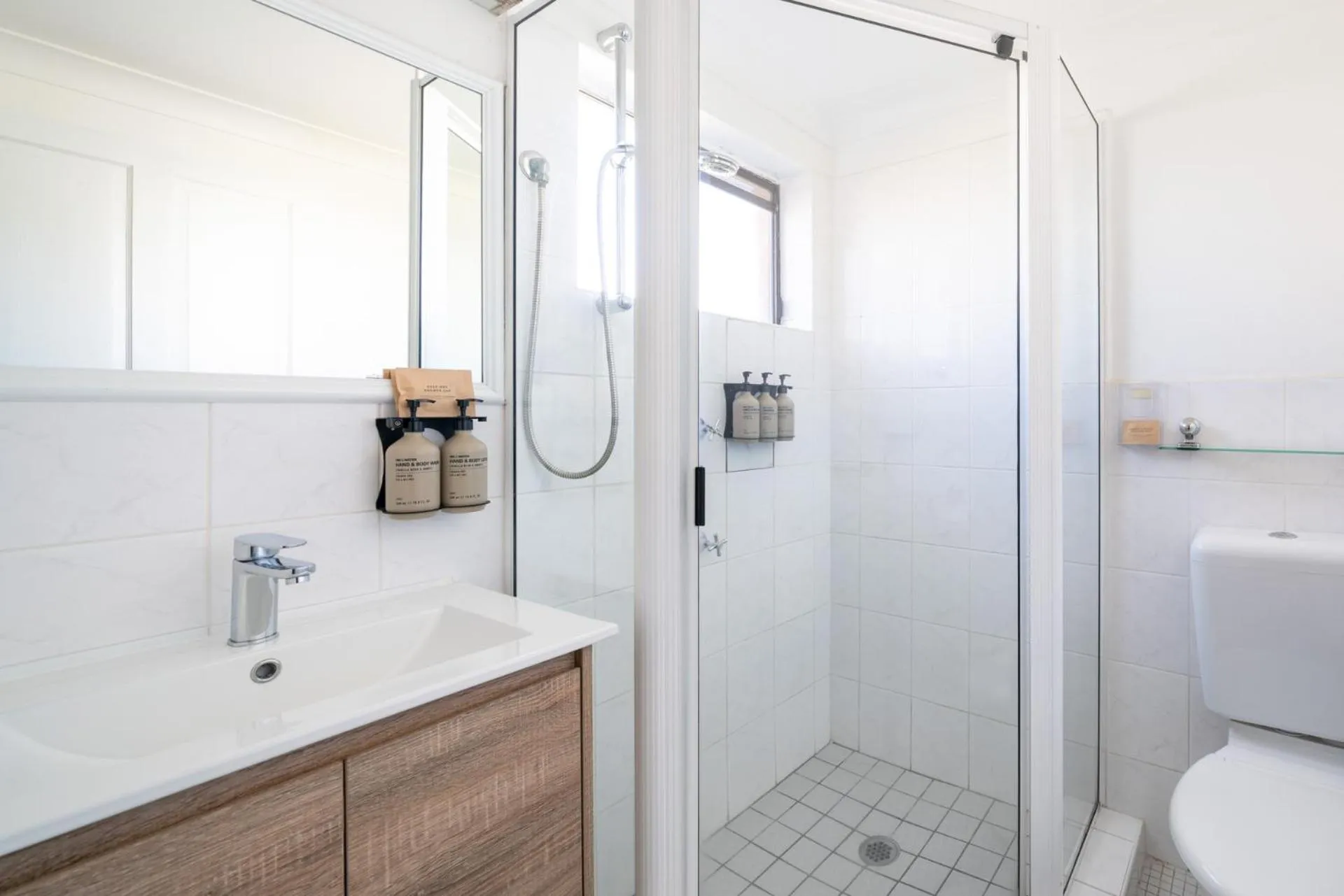 Bathroom in Ben Chifley Motor Inn