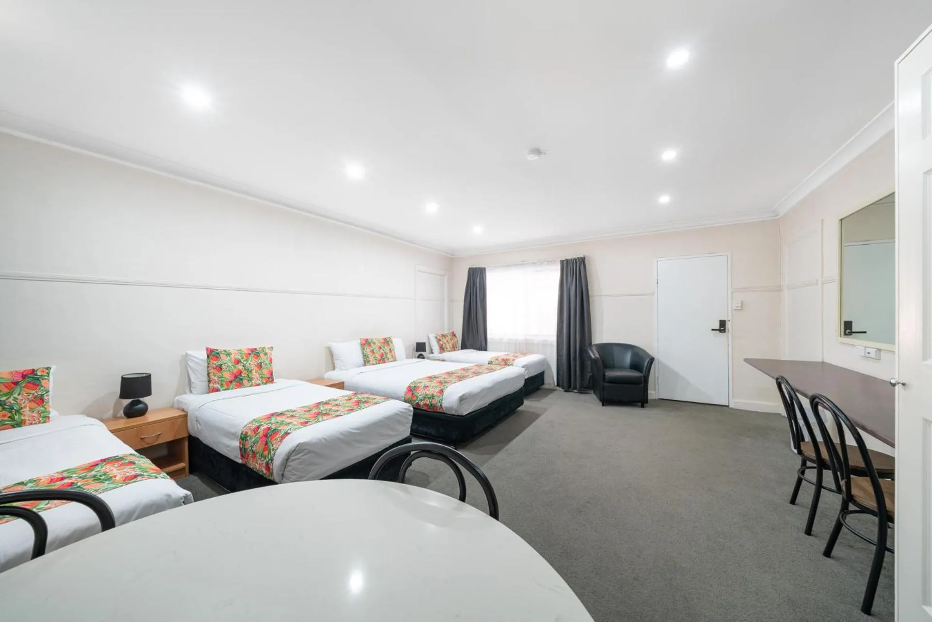 Bedroom, Bed in Ben Chifley Motor Inn