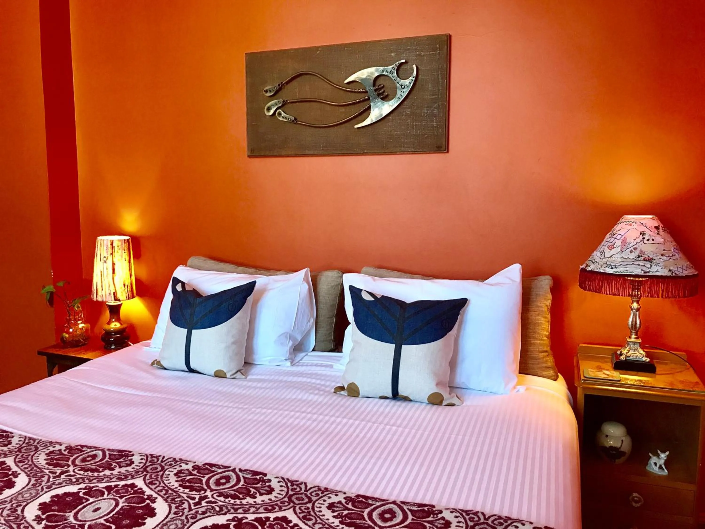 Shower, Bed in Vine Valley Inn