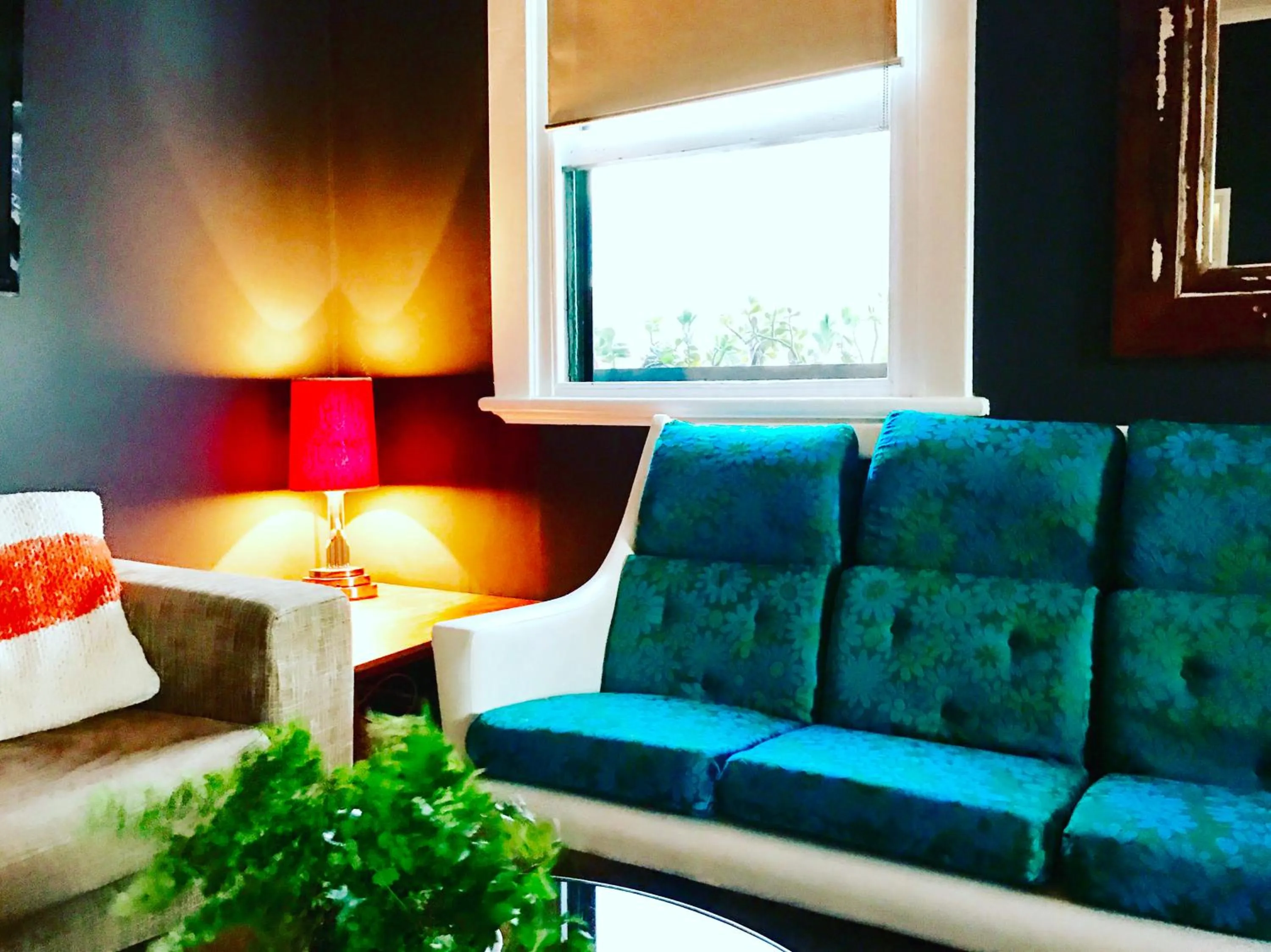 Communal lounge/ TV room in Vine Valley Inn