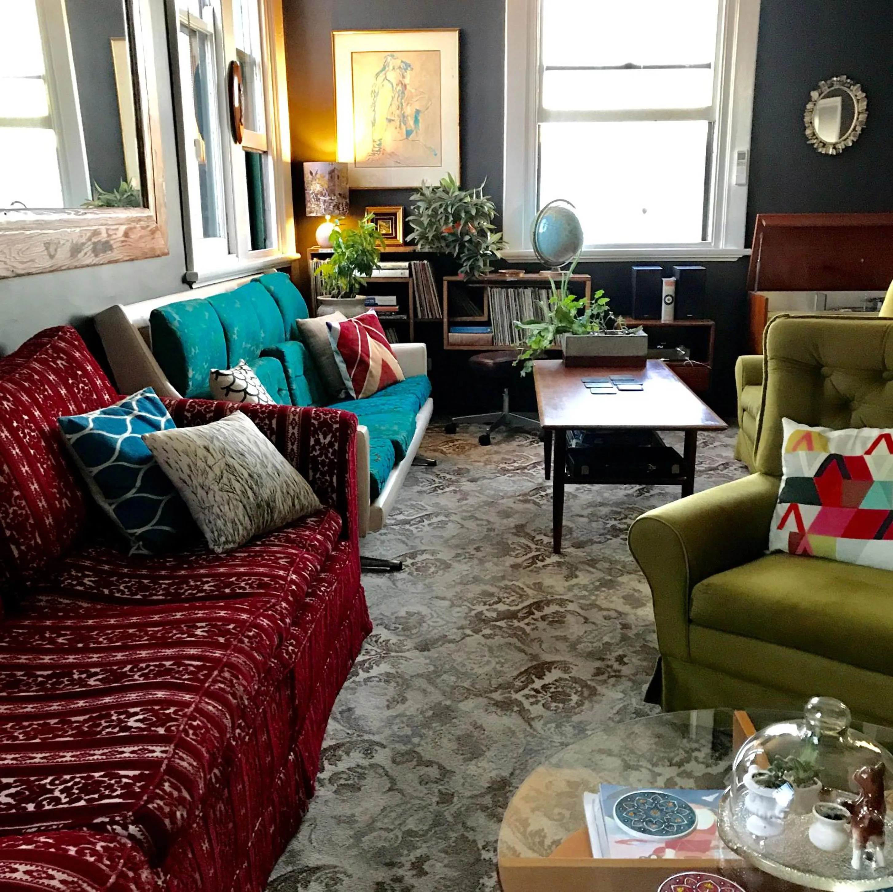 Communal lounge/ TV room in Vine Valley Inn