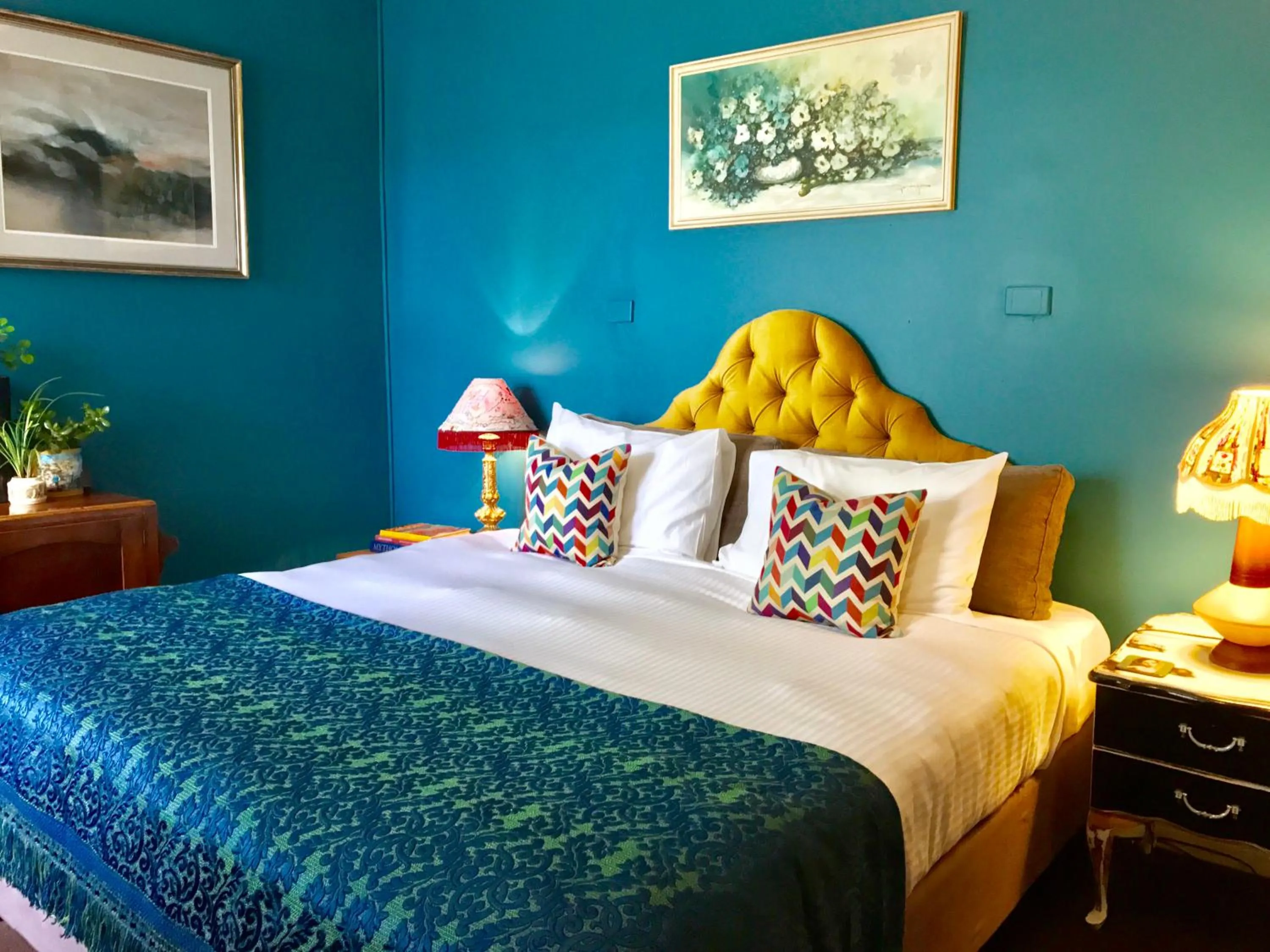 Bed in Vine Valley Inn