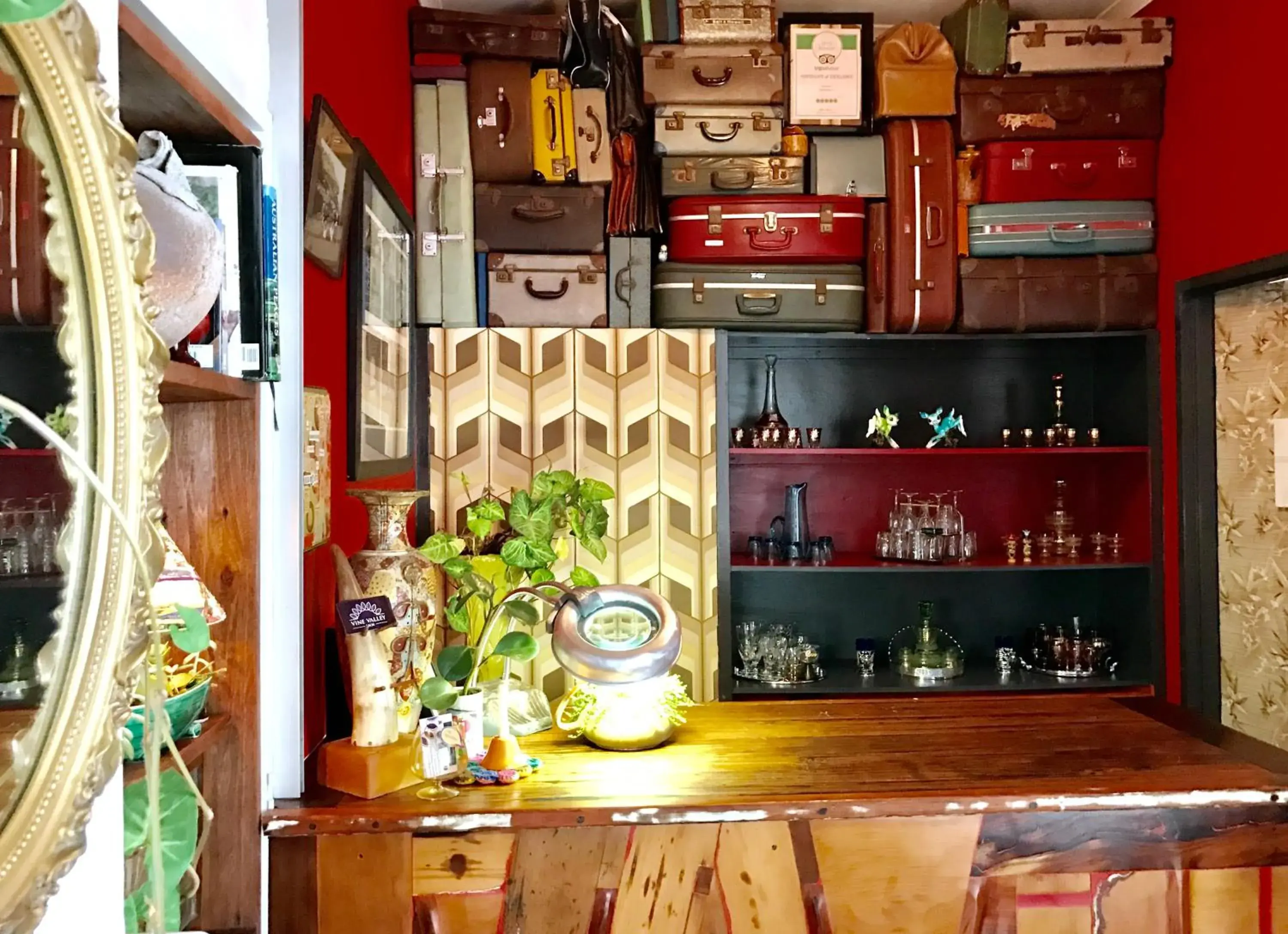 Lounge or bar in Vine Valley Inn Lounge or bar in Vine Valley Inn