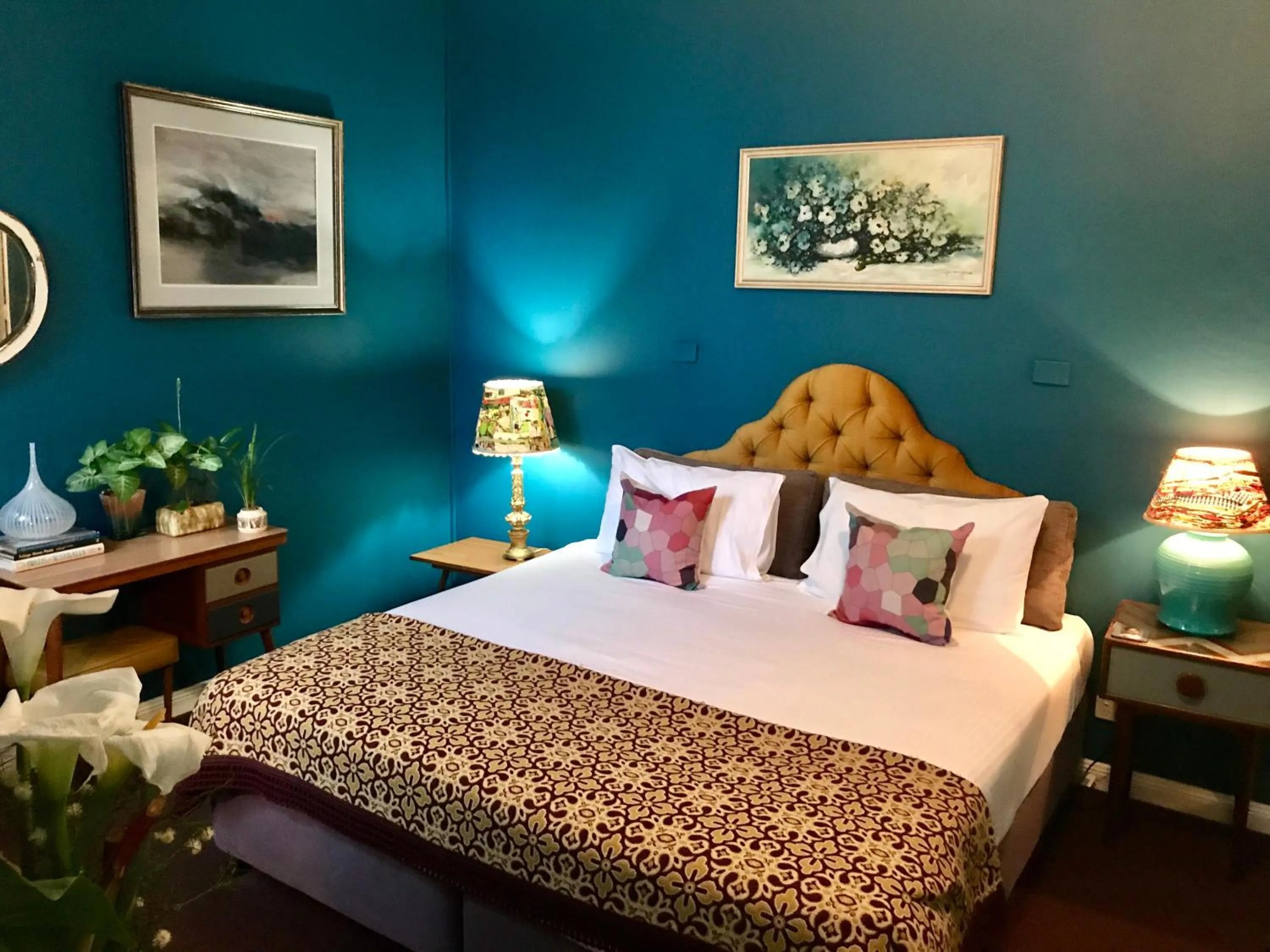 Decorative detail, Bed in Vine Valley Inn