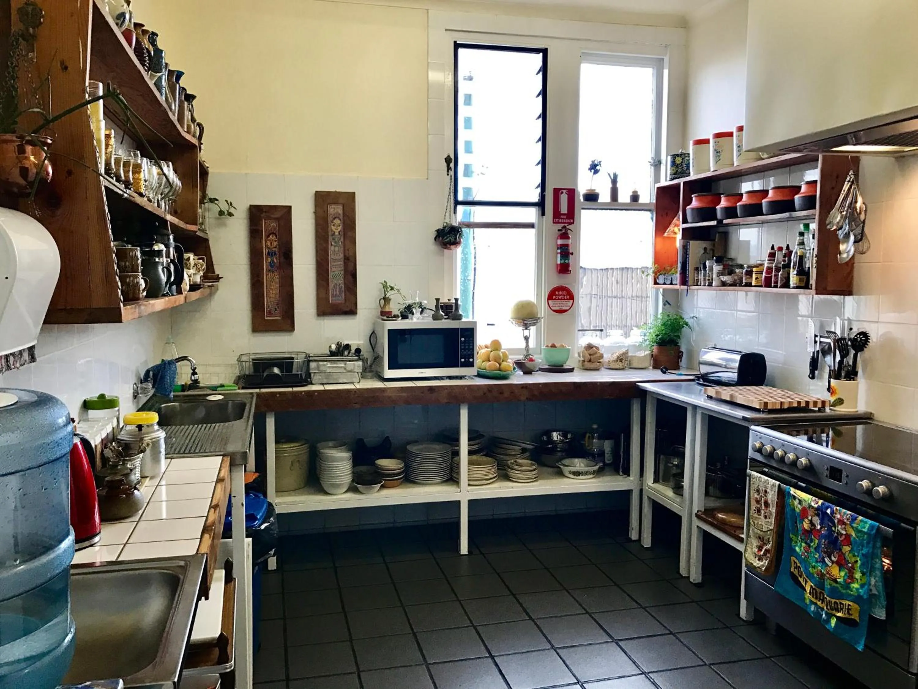 Communal kitchen in Vine Valley Inn