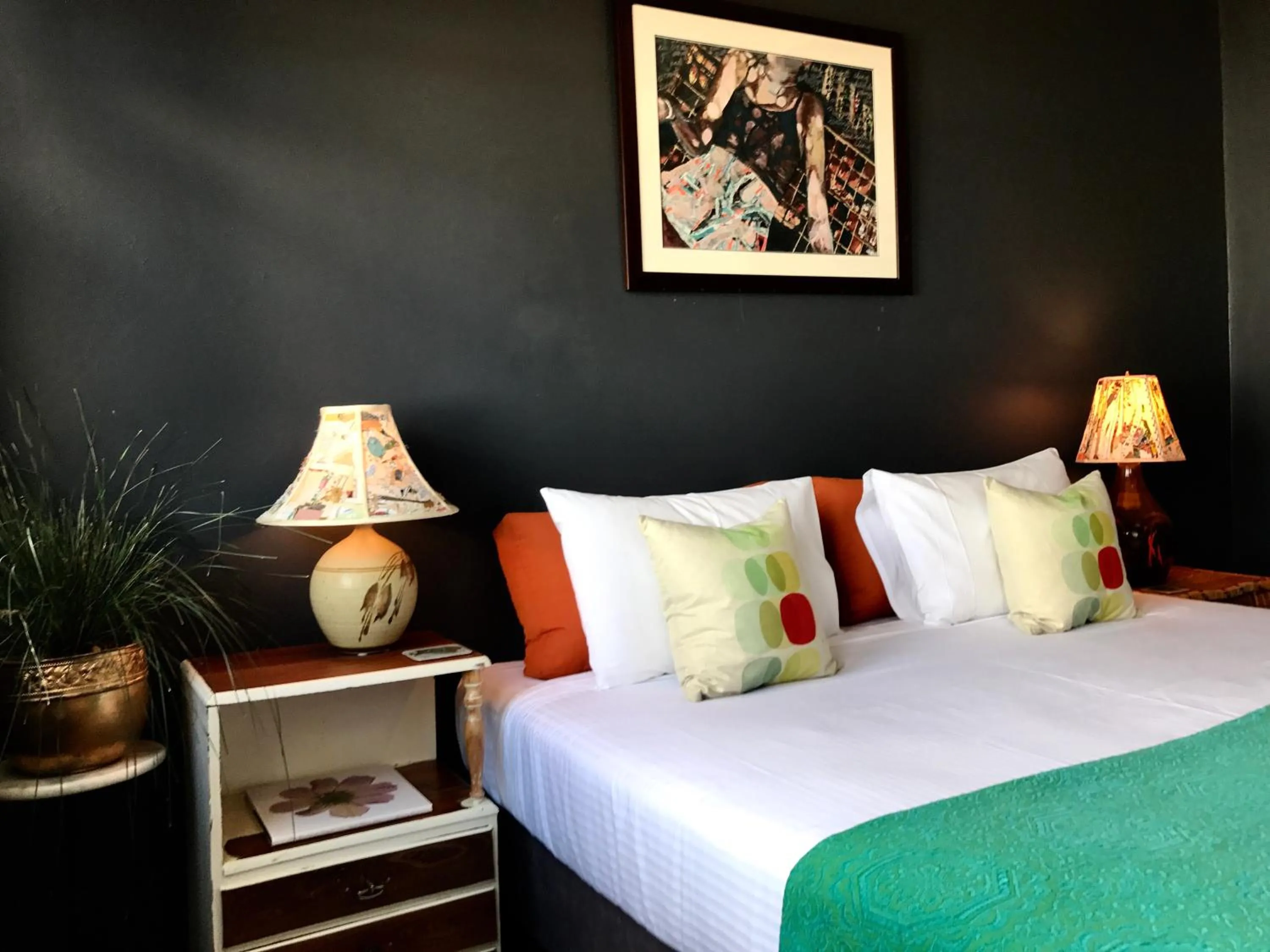 Decorative detail, Bed in Vine Valley Inn