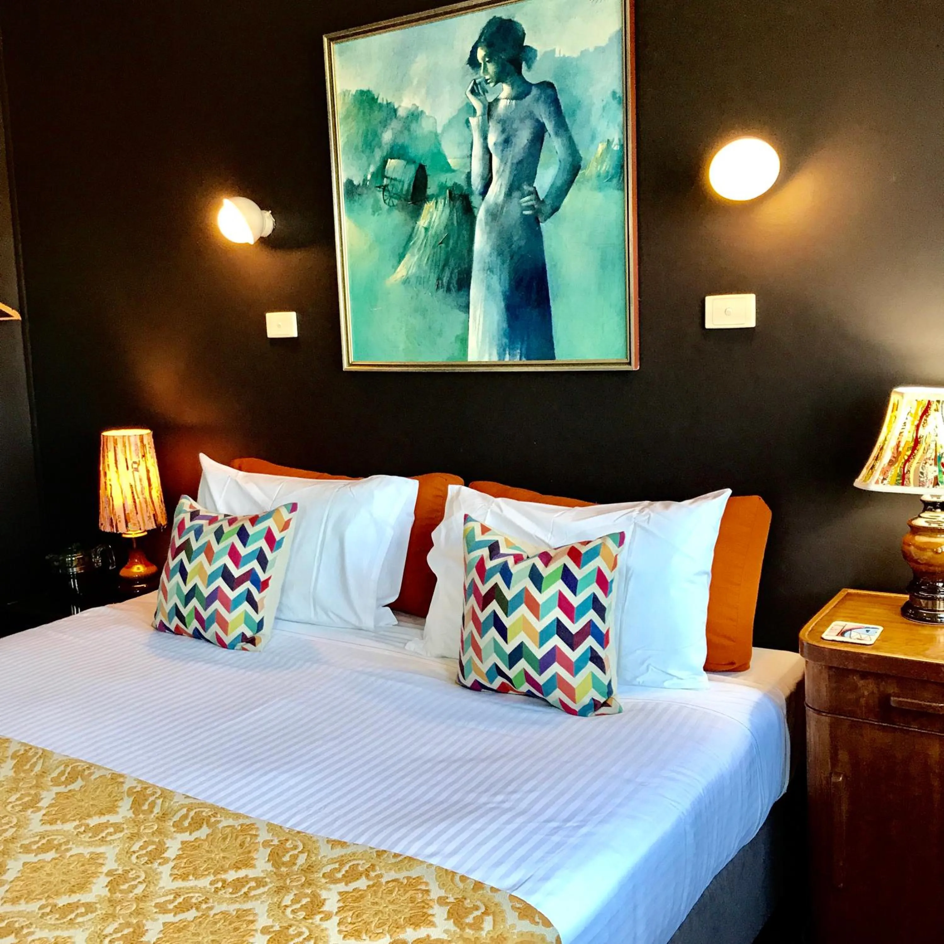 Shower, Bed in Vine Valley Inn