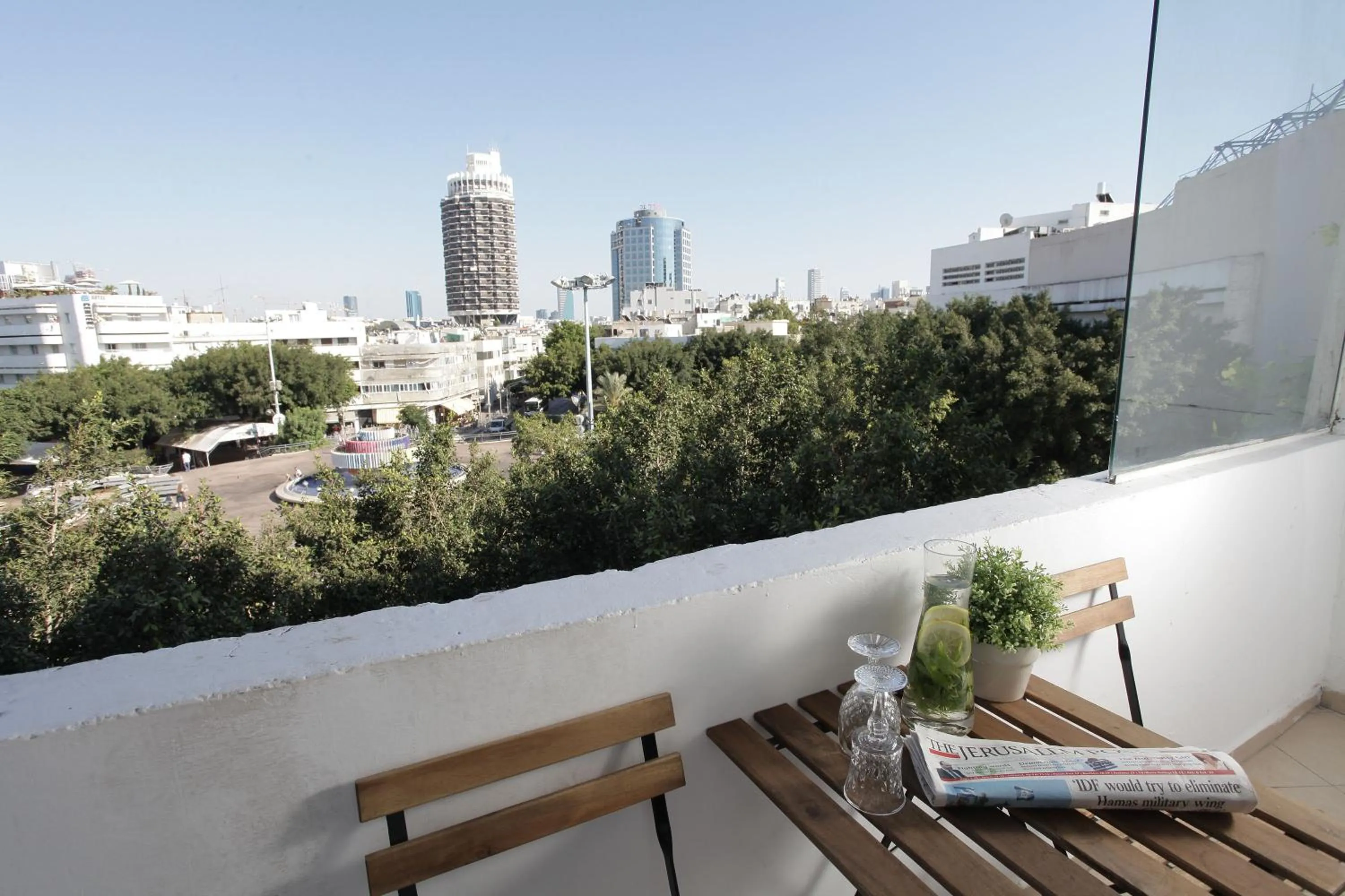 Balcony/Terrace in Olive The White House