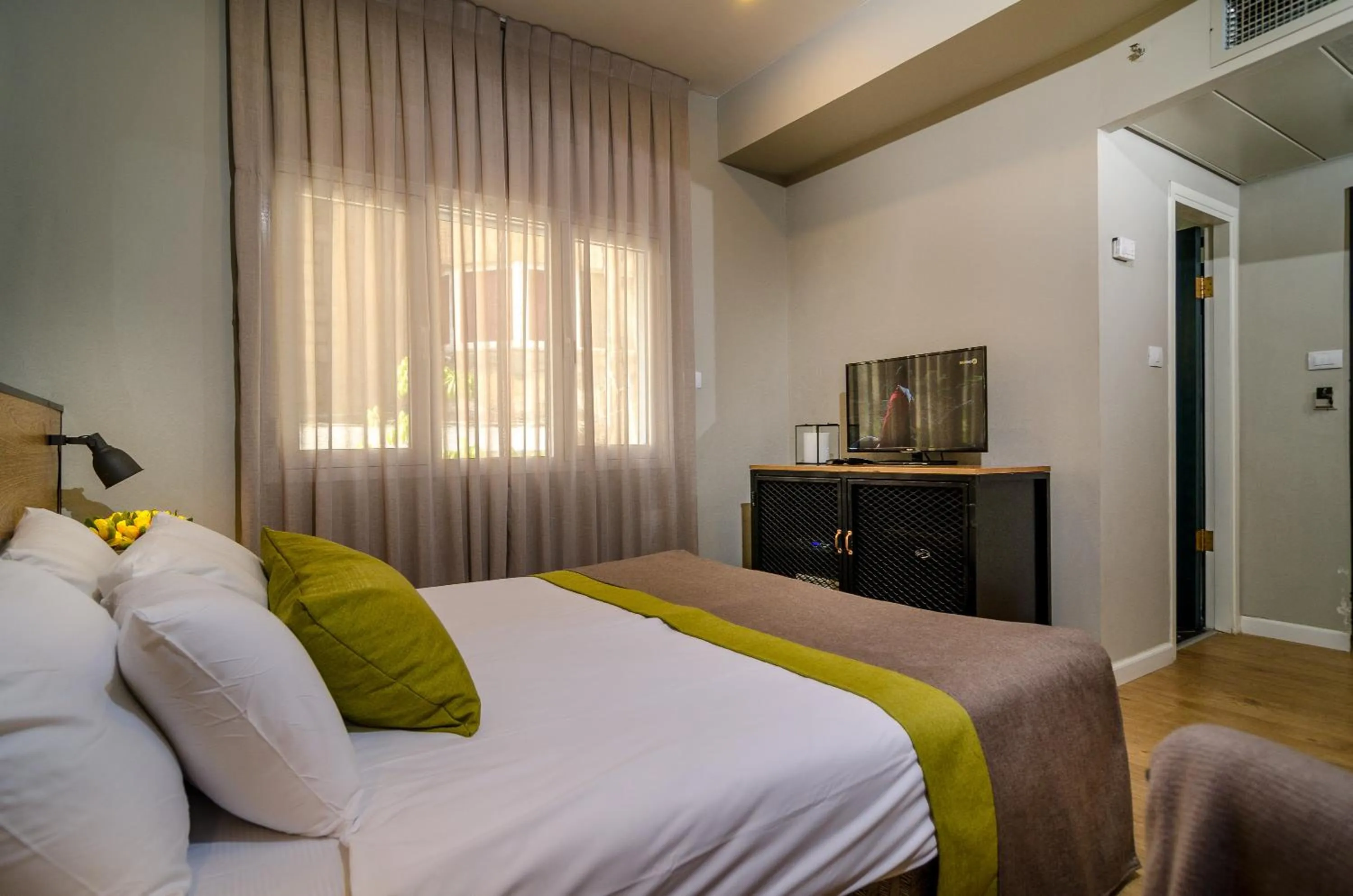 Bed in Olive The White House