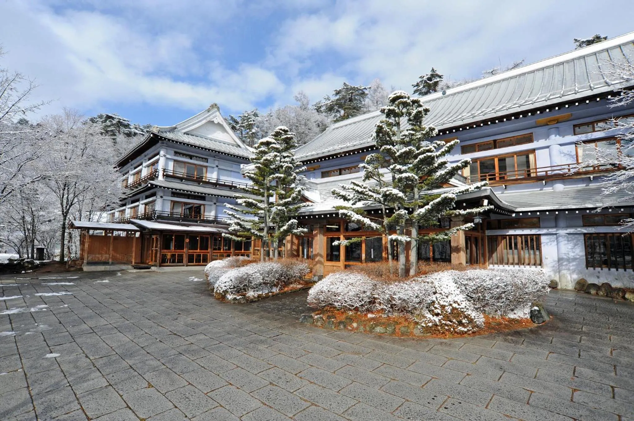 Facade/entrance in Kusatsu Onsen Kusatsu Hotel1913