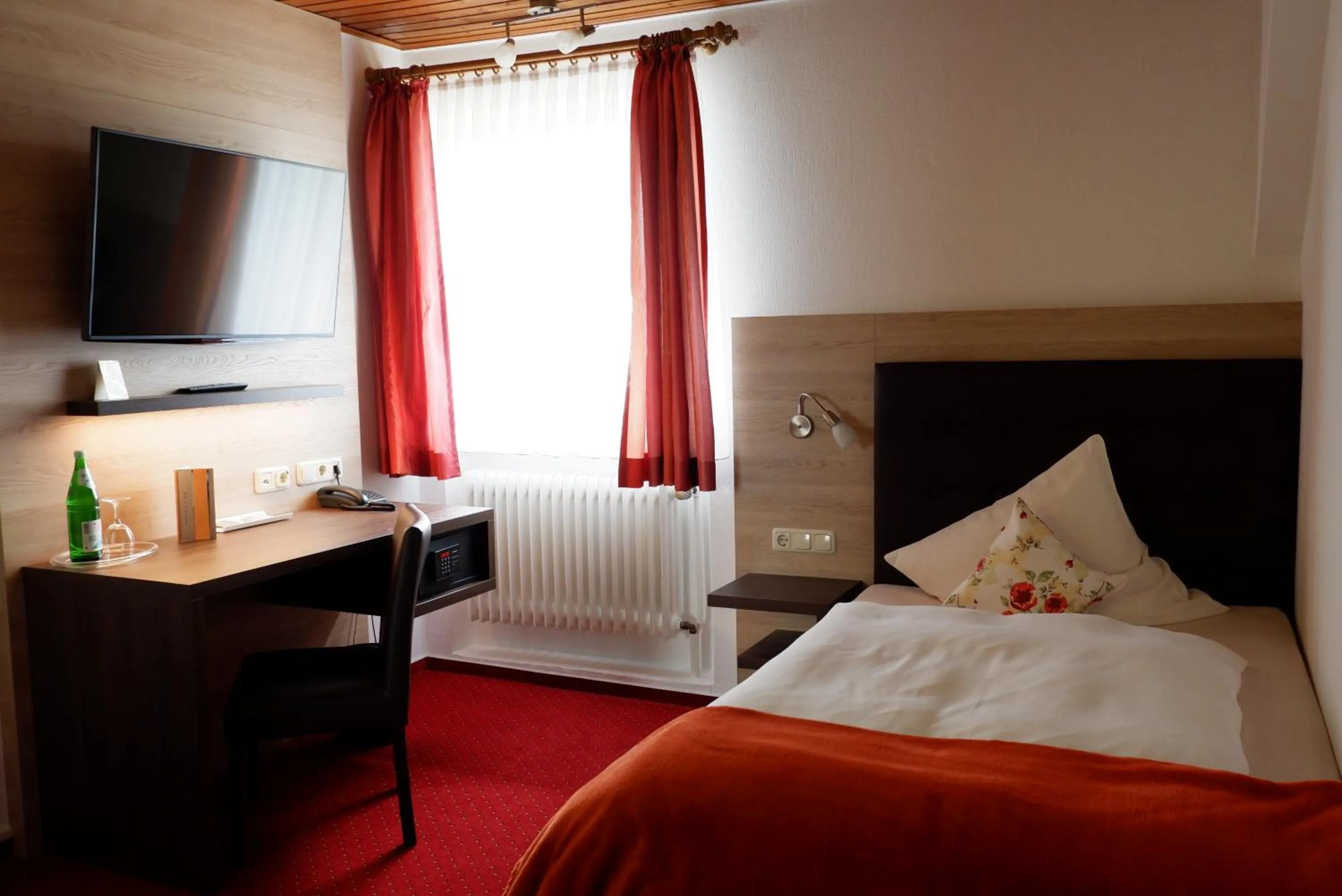 Photo of the whole room, Bed in Hotel Schoos