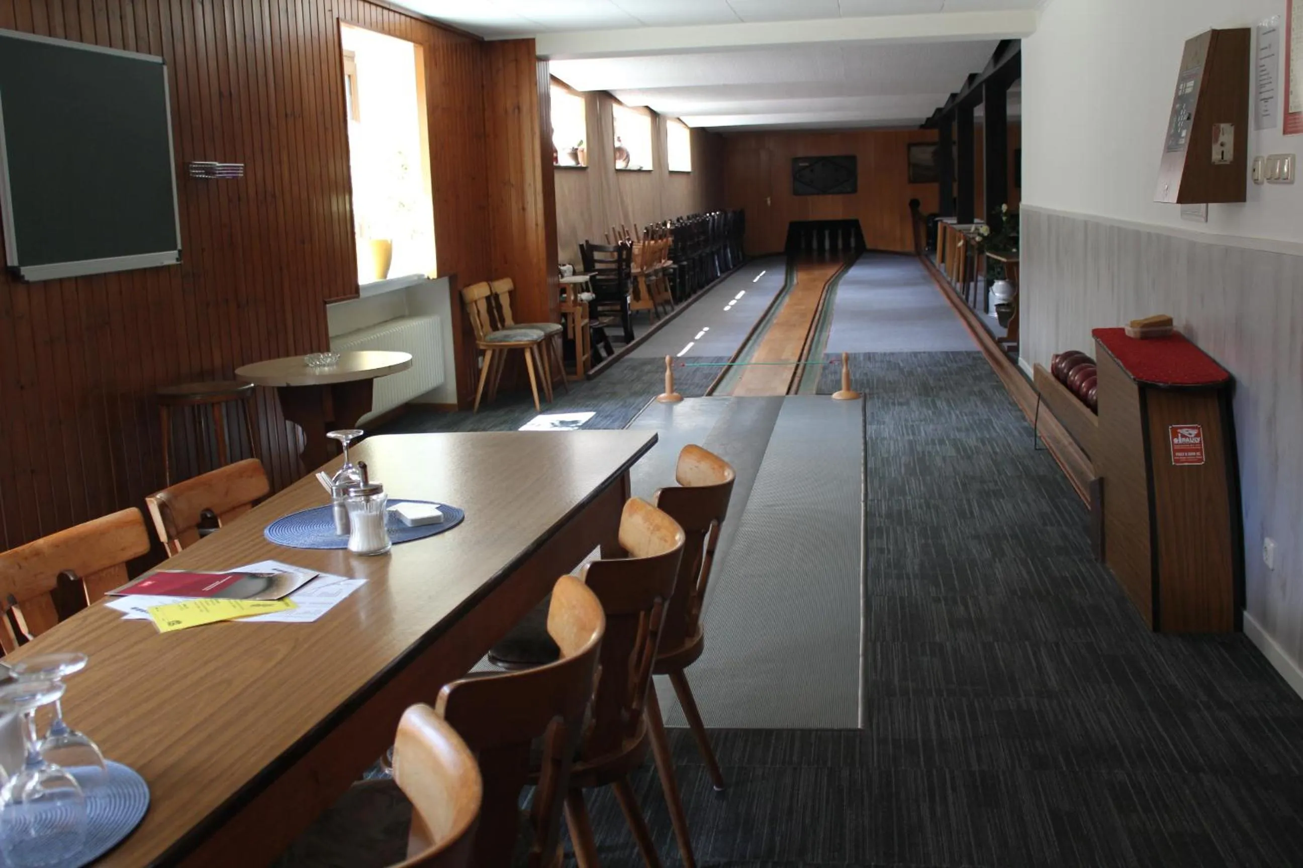 Bowling in Hotel Schoos