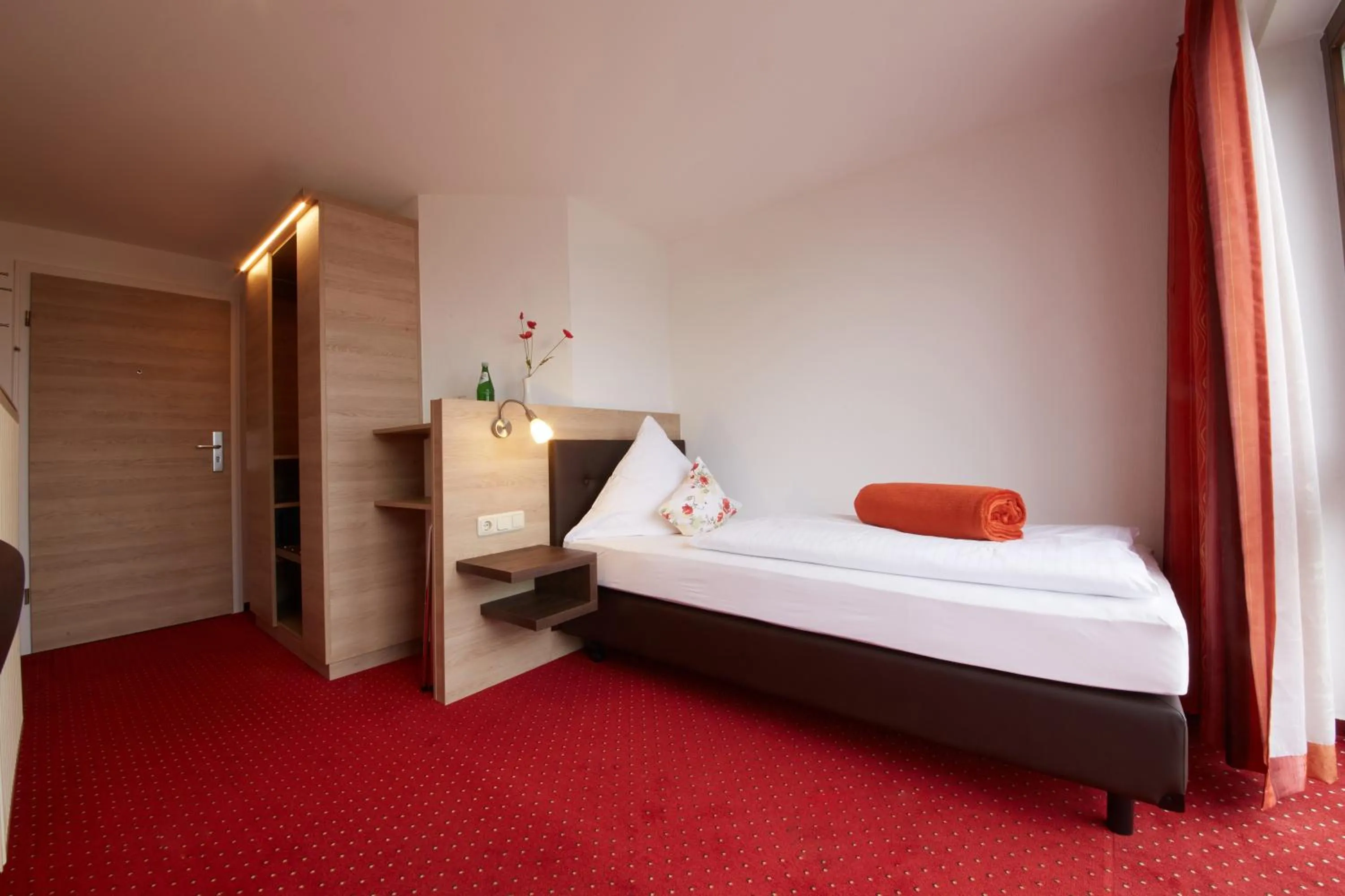 Photo of the whole room, Bed in Hotel Schoos