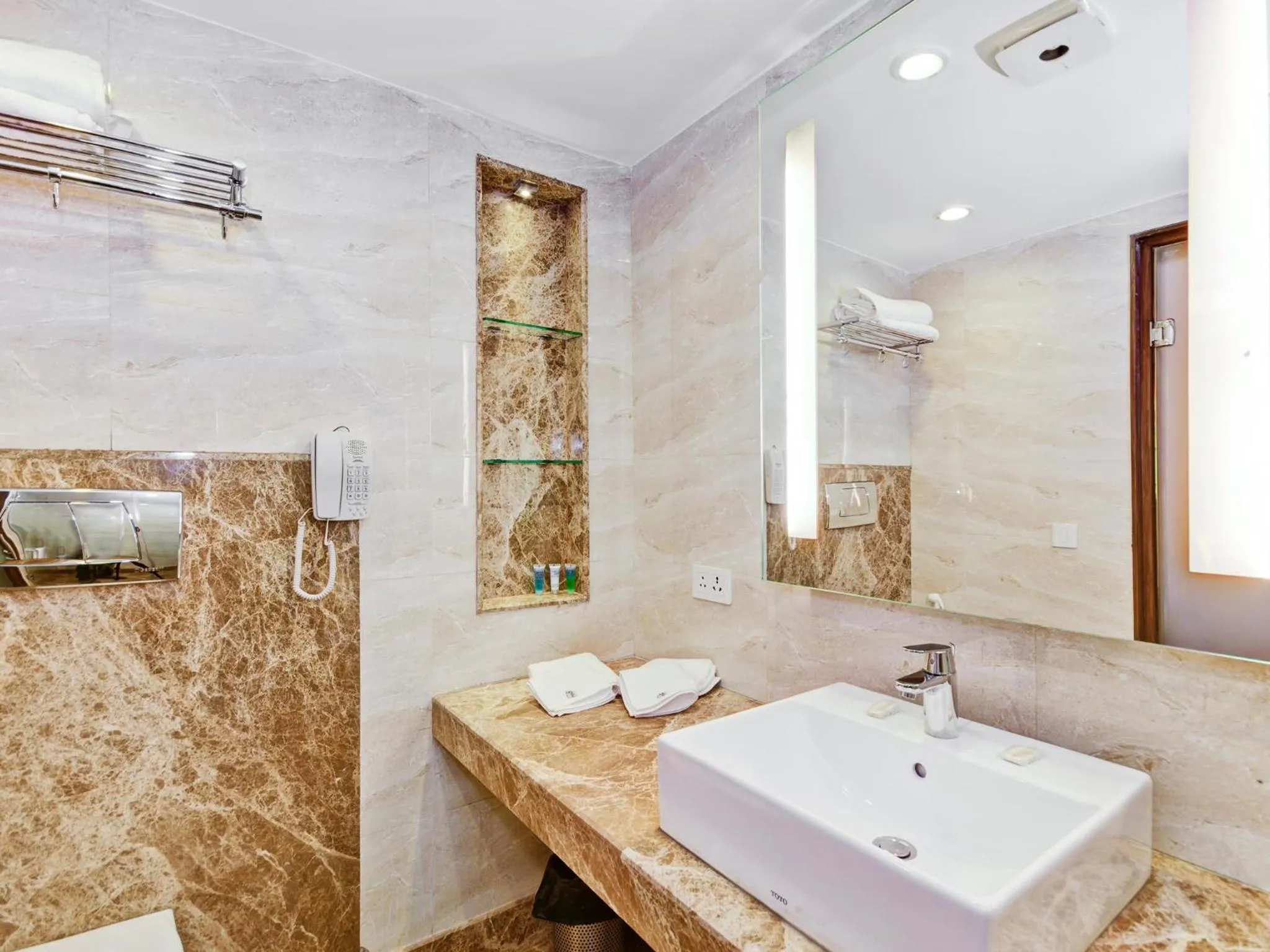 Bathroom in Hotel La Sagrita,Sunder Nagar